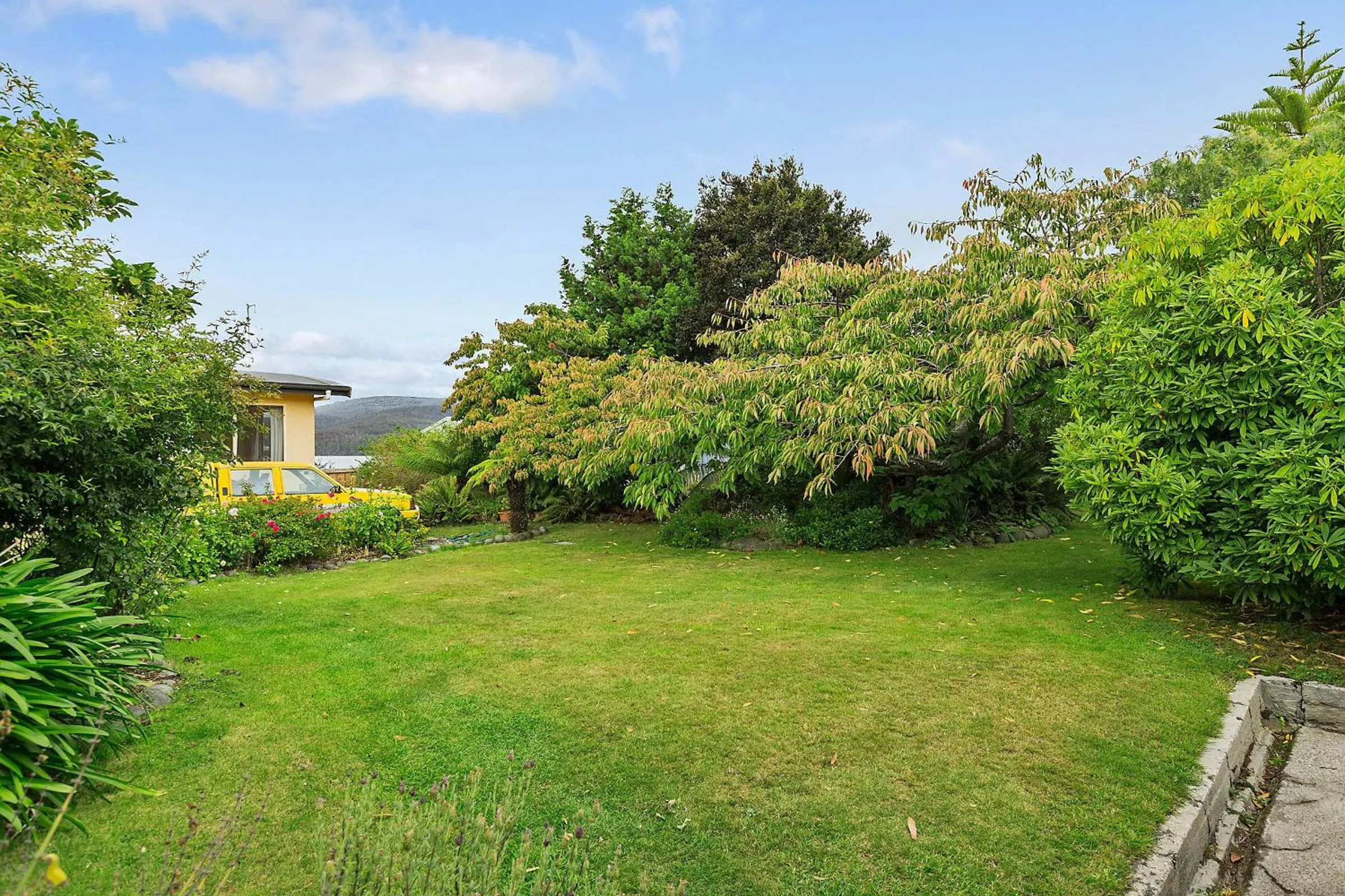 Garden in Smugglers Rest Apartments Dover