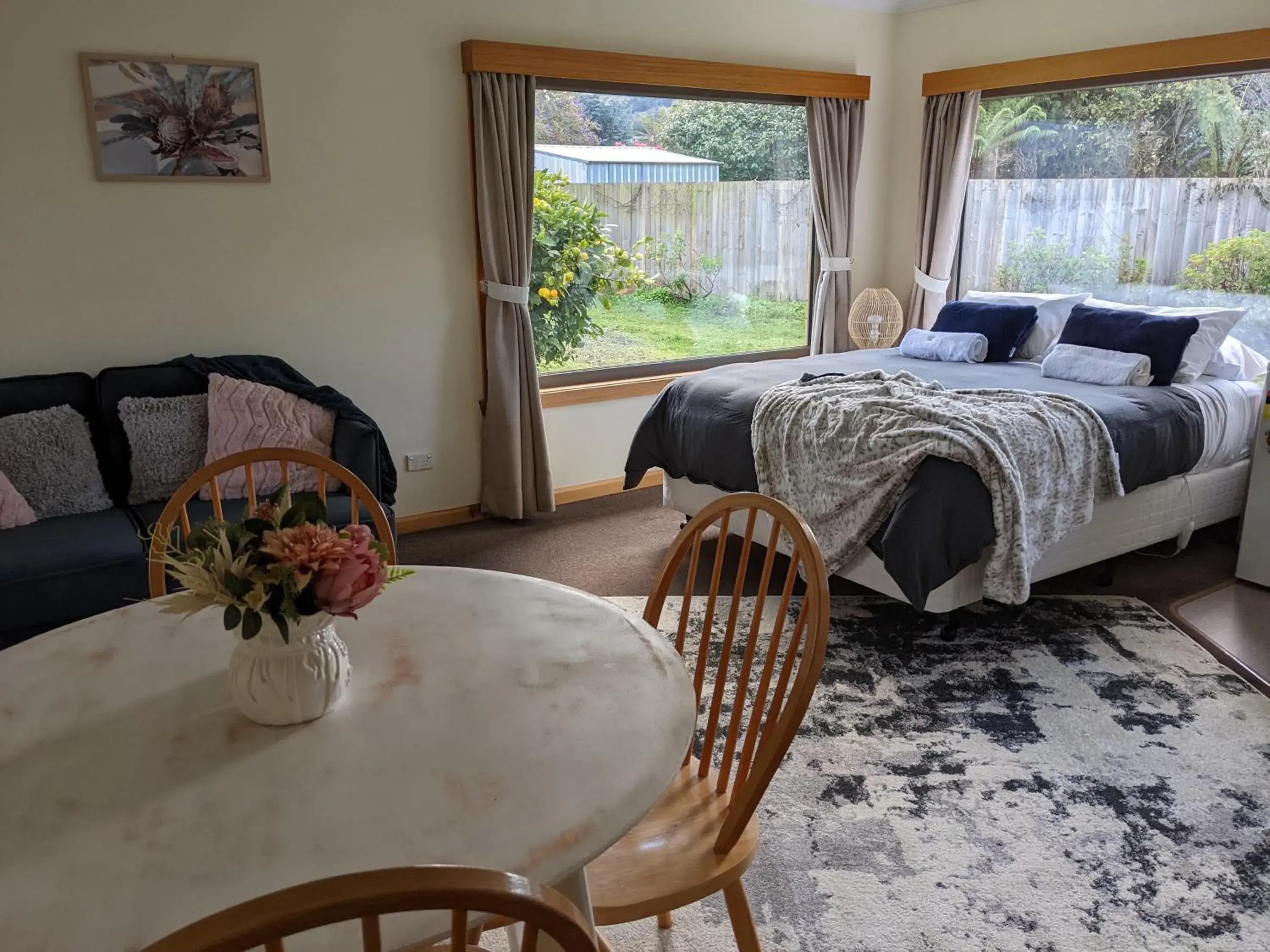 Deluxe Family Suite - single occupancy in Smugglers Rest Apartments Dover Deluxe Family Suite - single occupancy in Smugglers Rest Apartments Dover