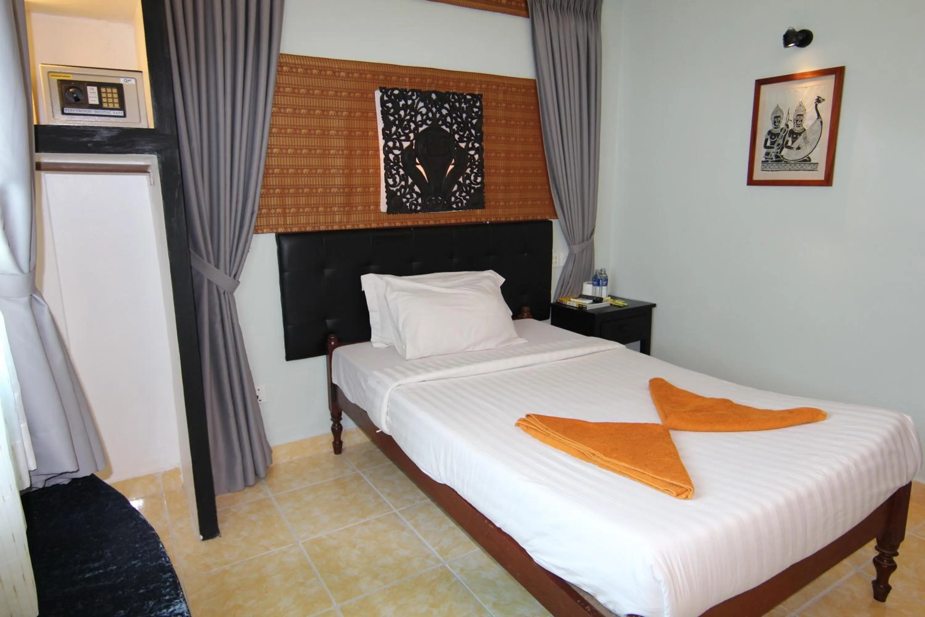 Shower, Bed in Naga Angkor Hostel