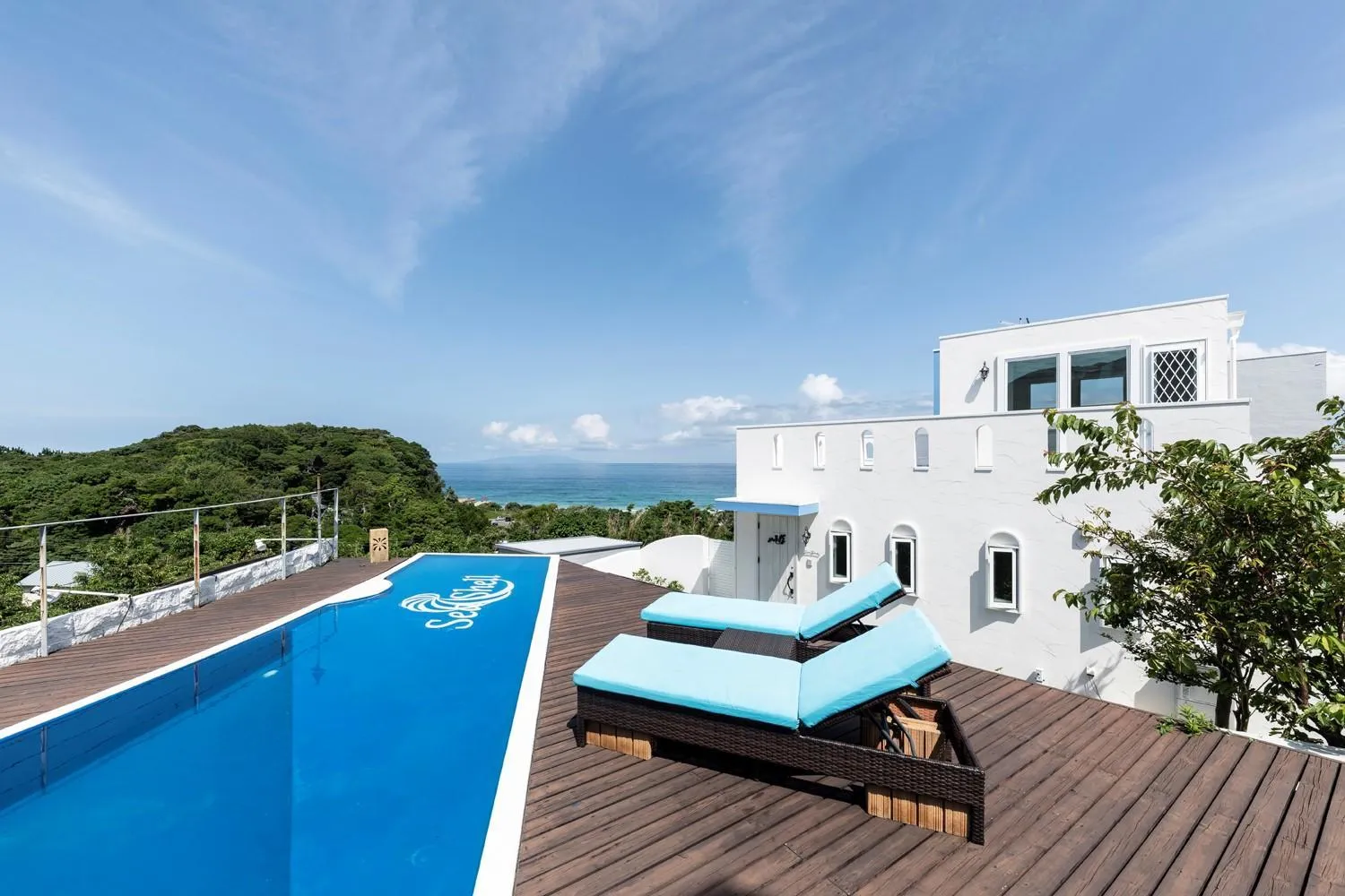 Swimming pool in Hotel Sea Shell