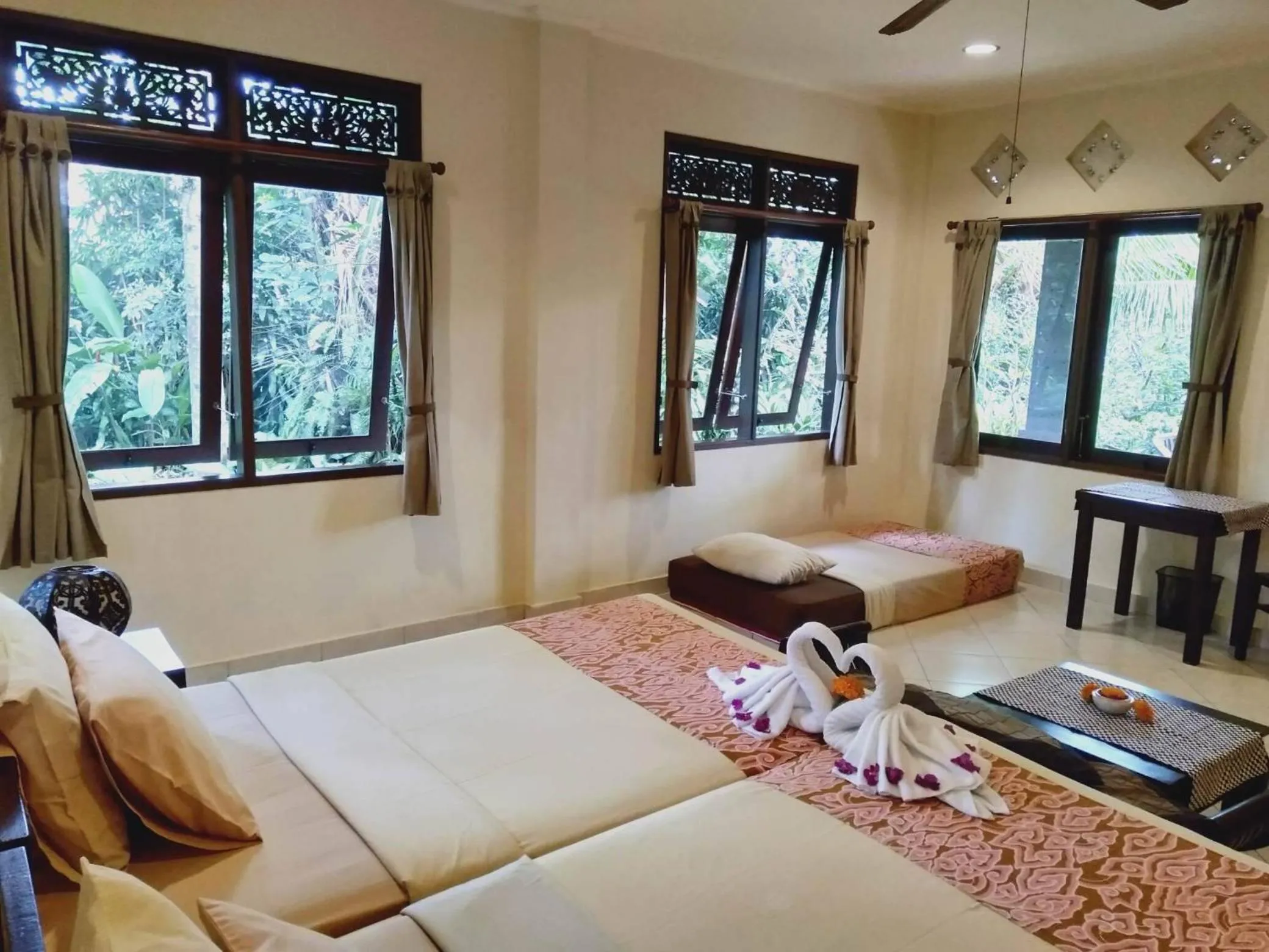 Bed in Prasanti Bed & Breakfast