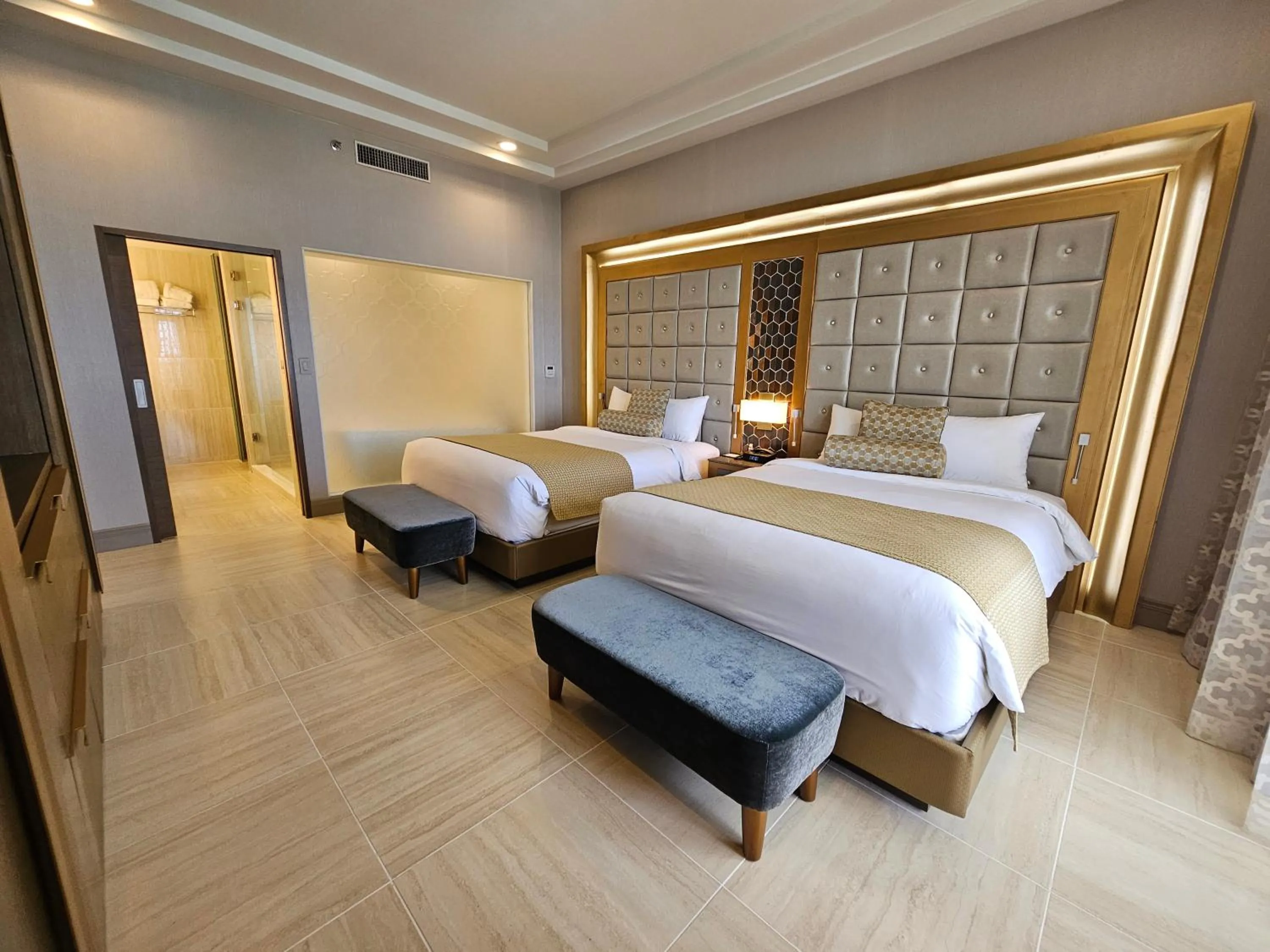 Bedroom, Bed in LeoPalace Resort Guam