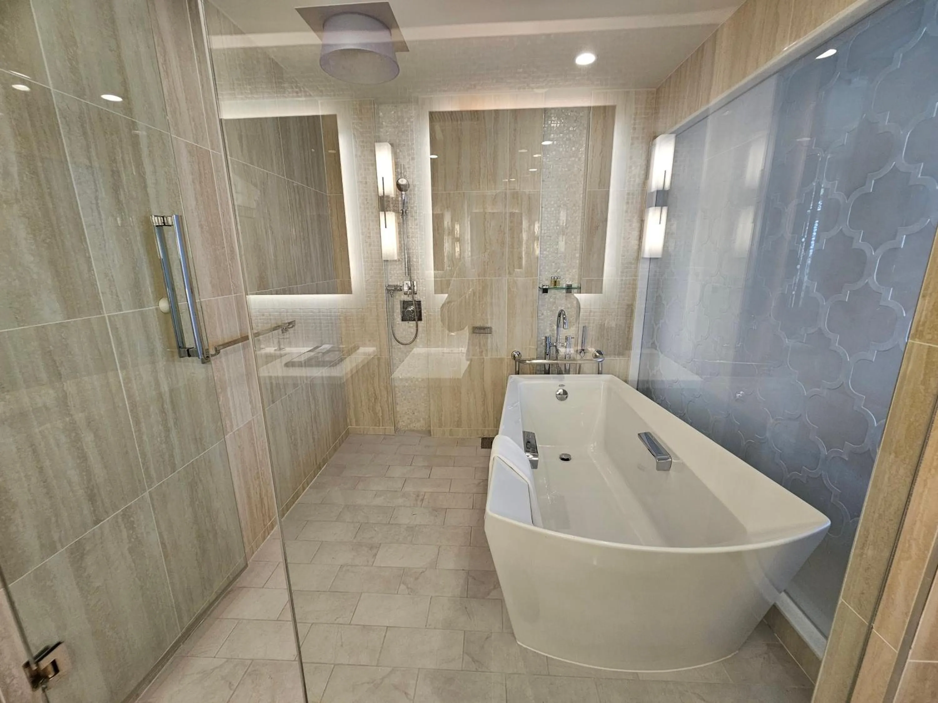 Bath in LeoPalace Resort Guam