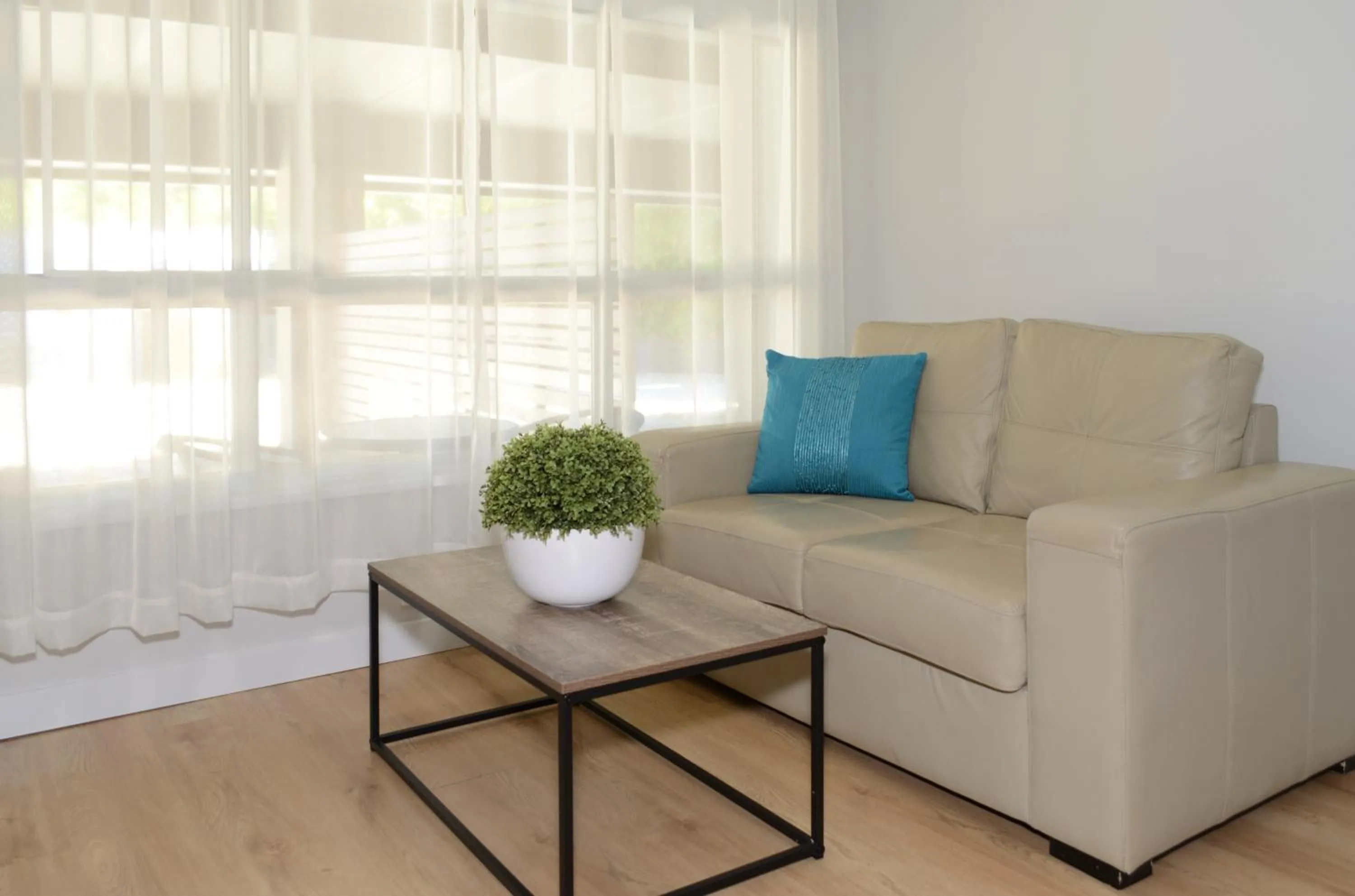 Living room in Myrtleford Motel on Alpine