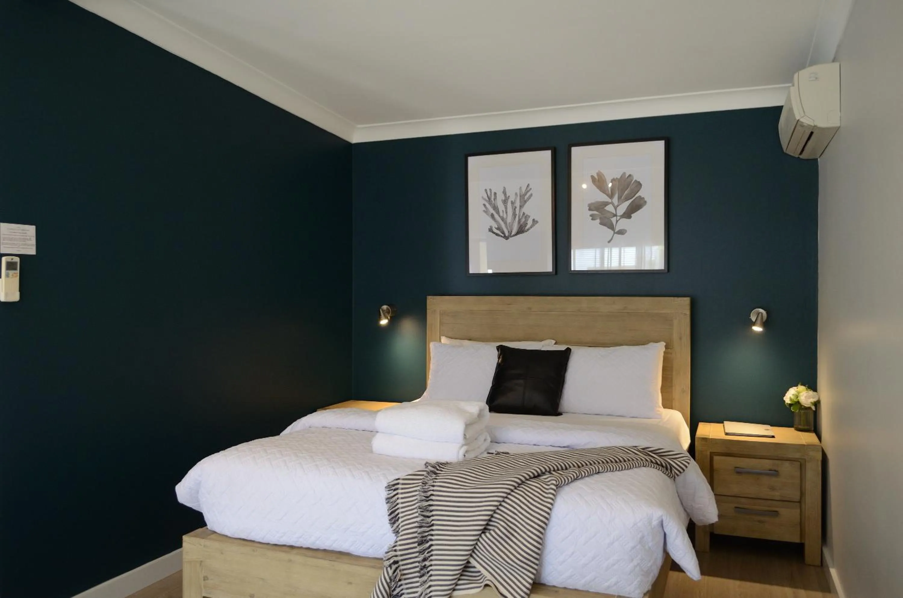 Bedroom, Bed in Myrtleford Motel on Alpine