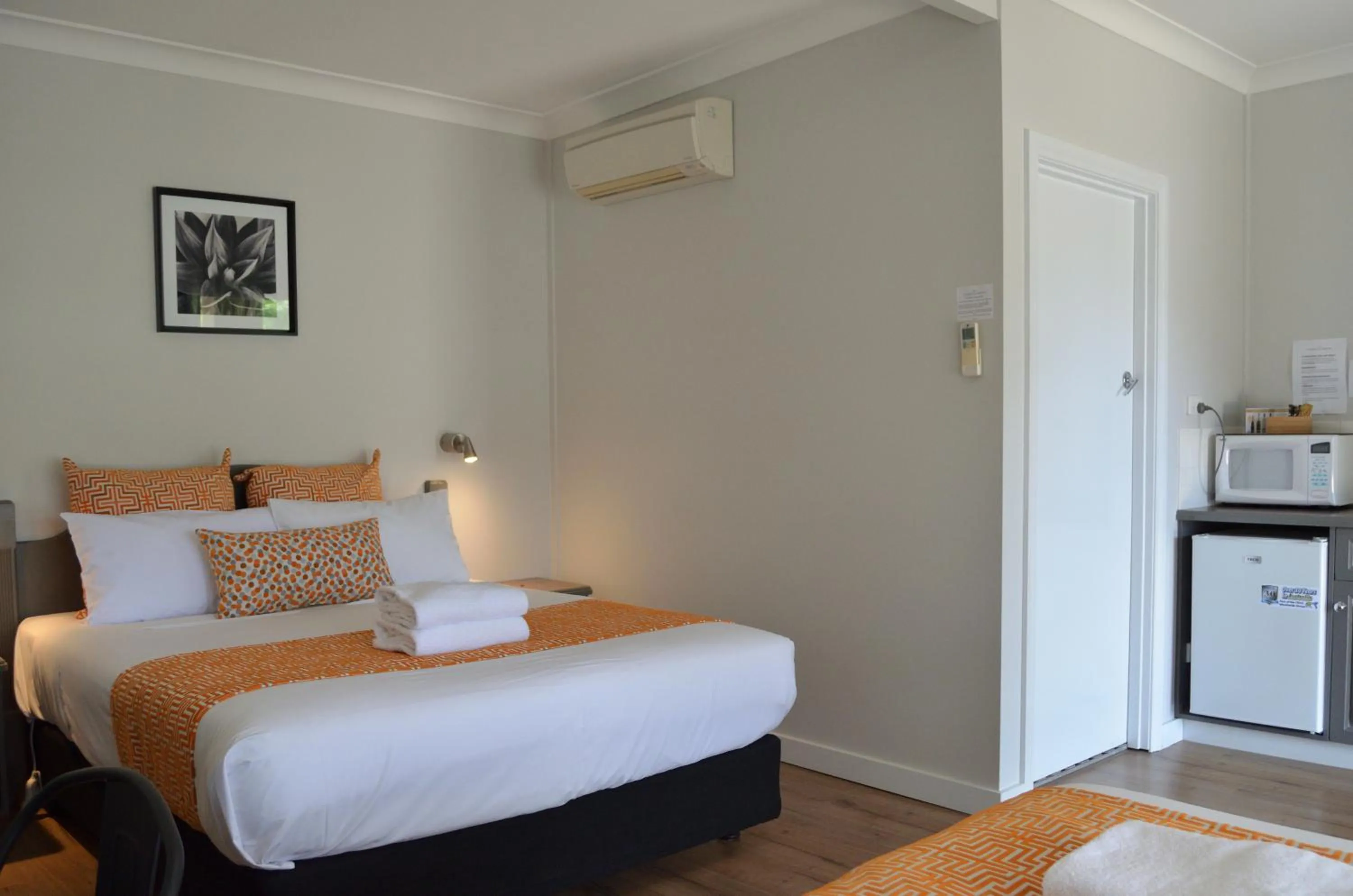 Photo of the whole room, Bed in Myrtleford Motel on Alpine