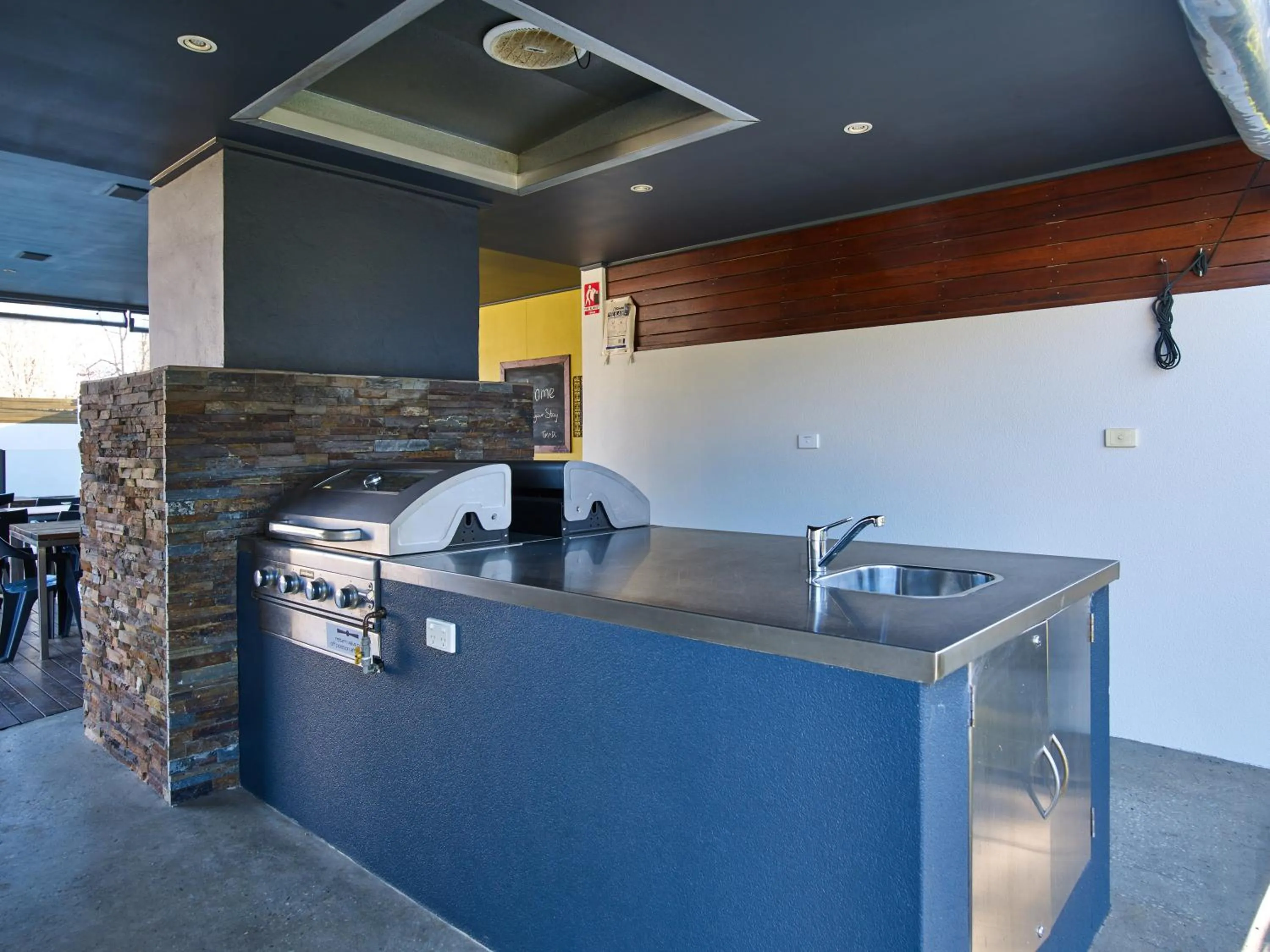 BBQ facilities in Myrtleford Motel on Alpine