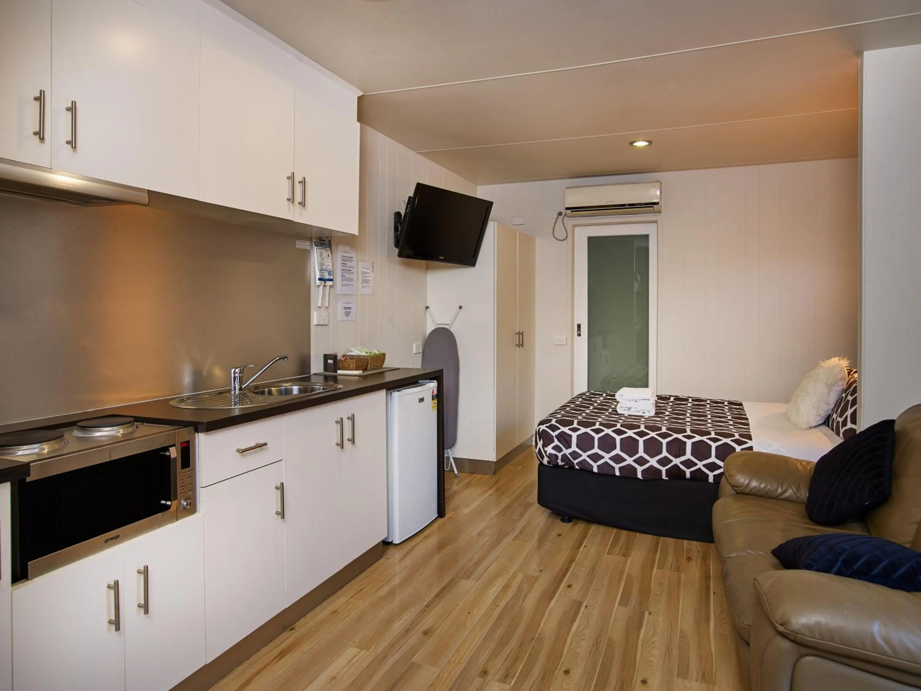 TV and multimedia in Myrtleford Motel on Alpine