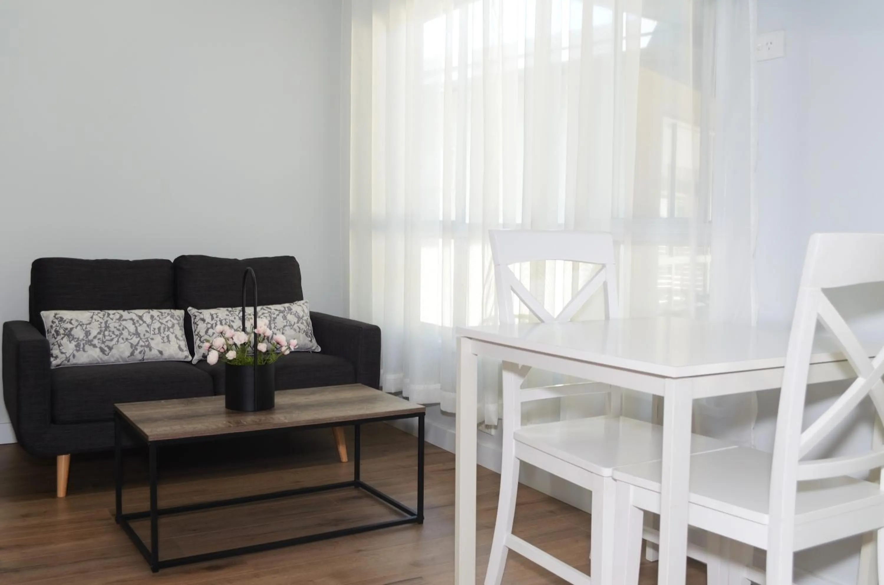 Living room in Myrtleford Motel on Alpine