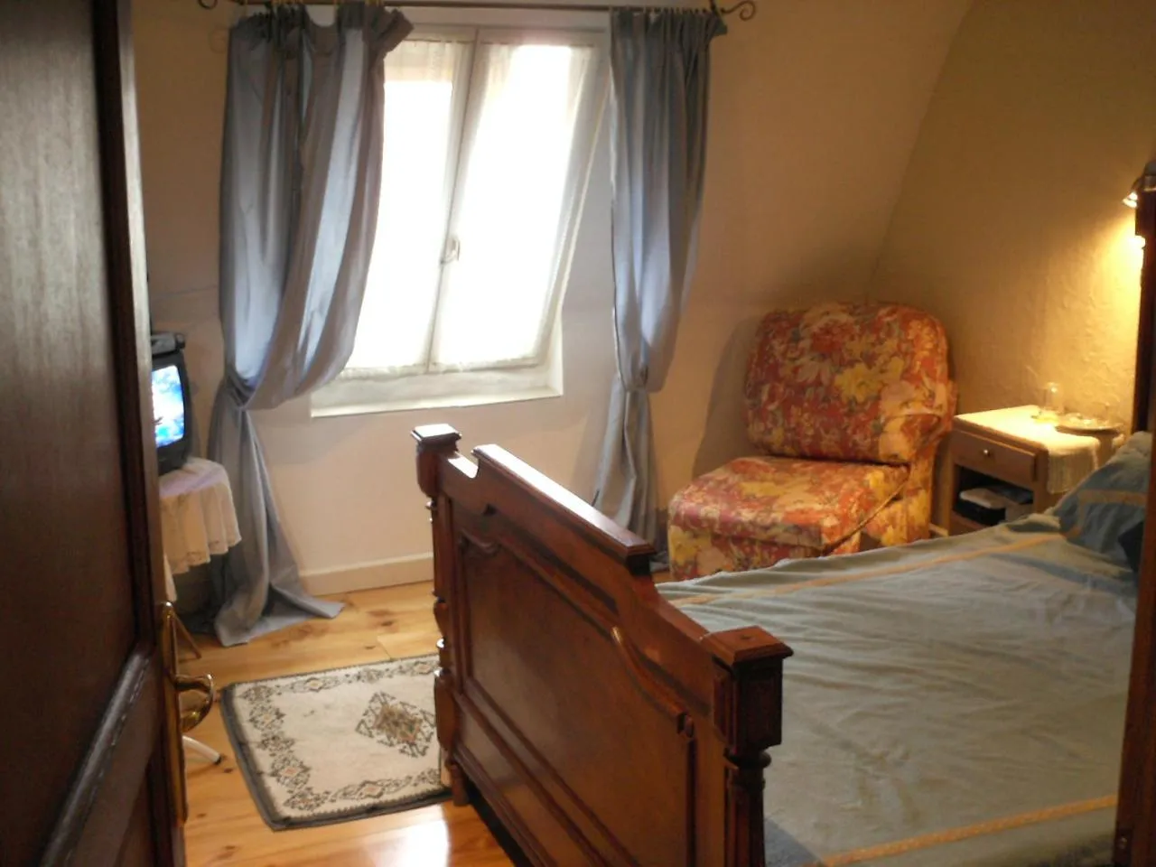 Bedroom, Bed in Maison de la Loire