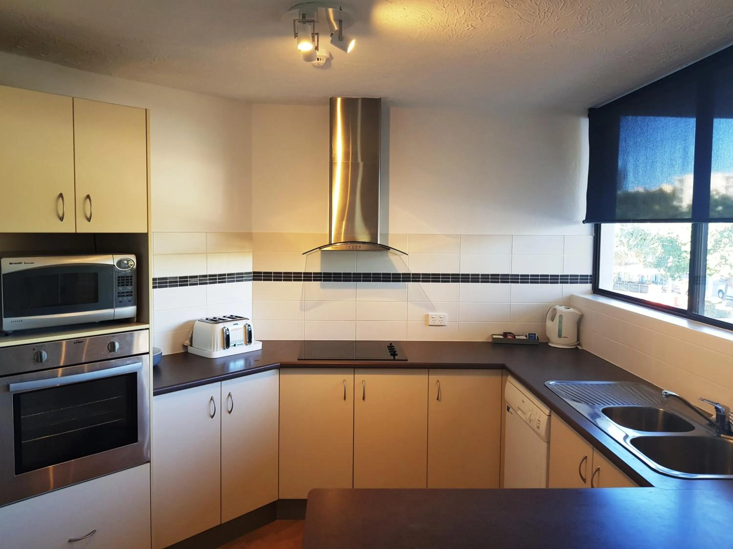 Kitchen or kitchenette in Casablanca Beachfront Apartments
