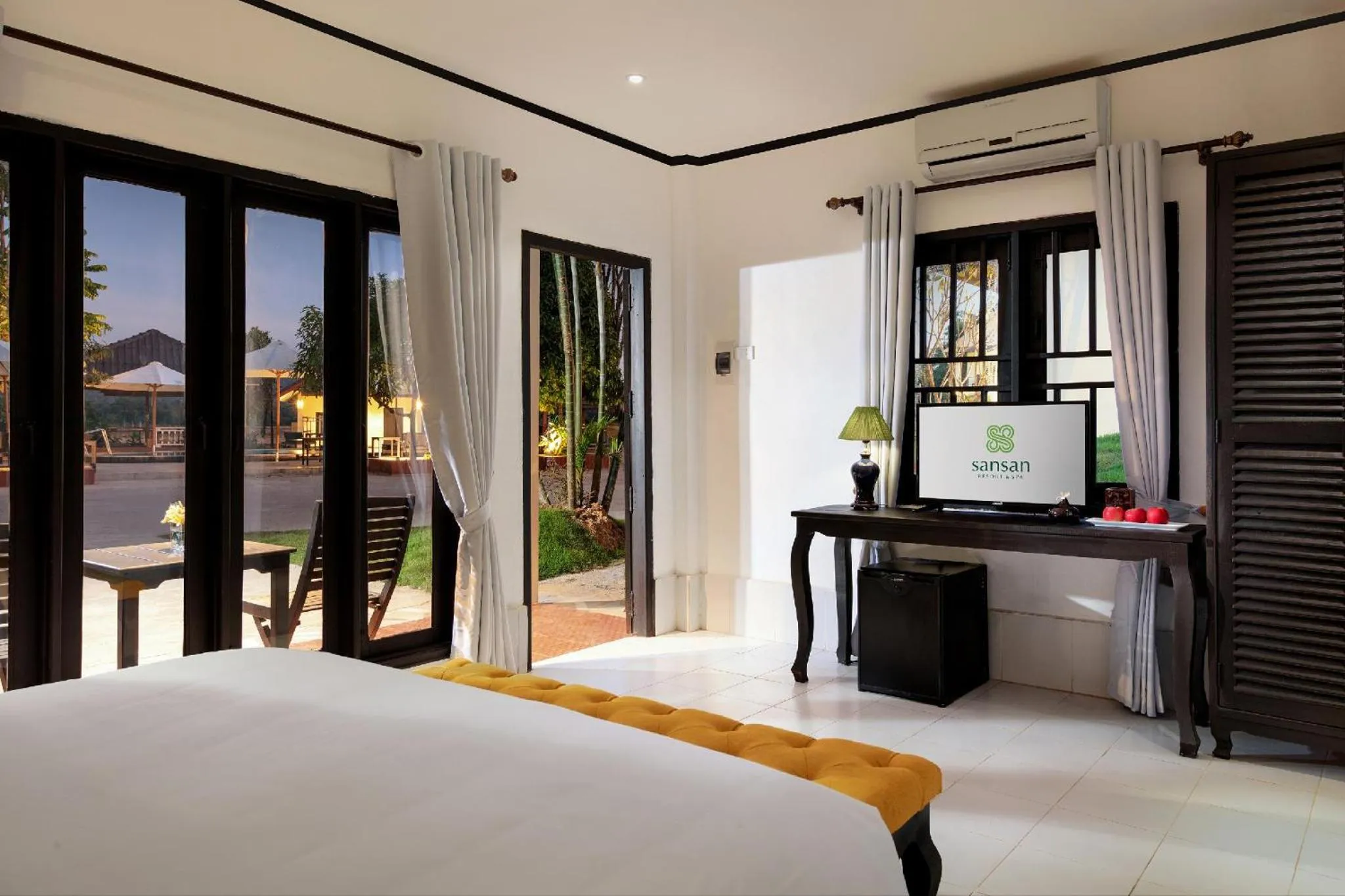 Photo of the whole room, Bed in Sansan Resort