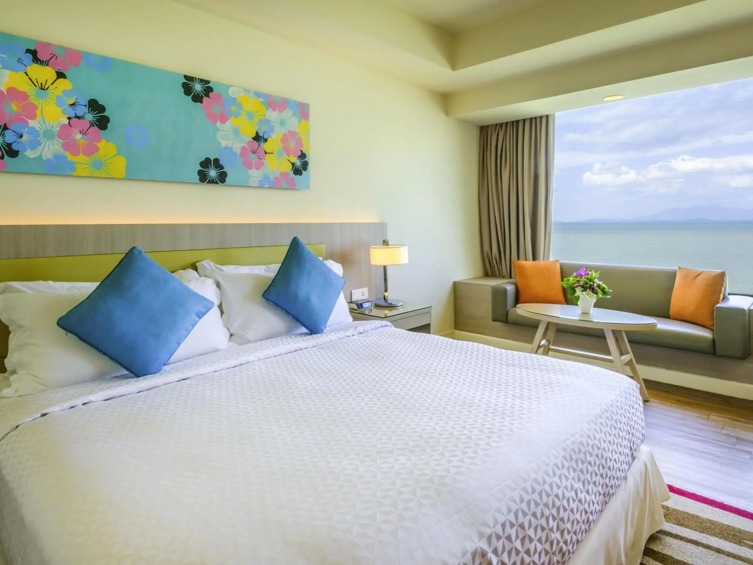 Superior King Room with Ocean View in Mercure Penang Beach Superior King Room with Ocean View in Mercure Penang Beach