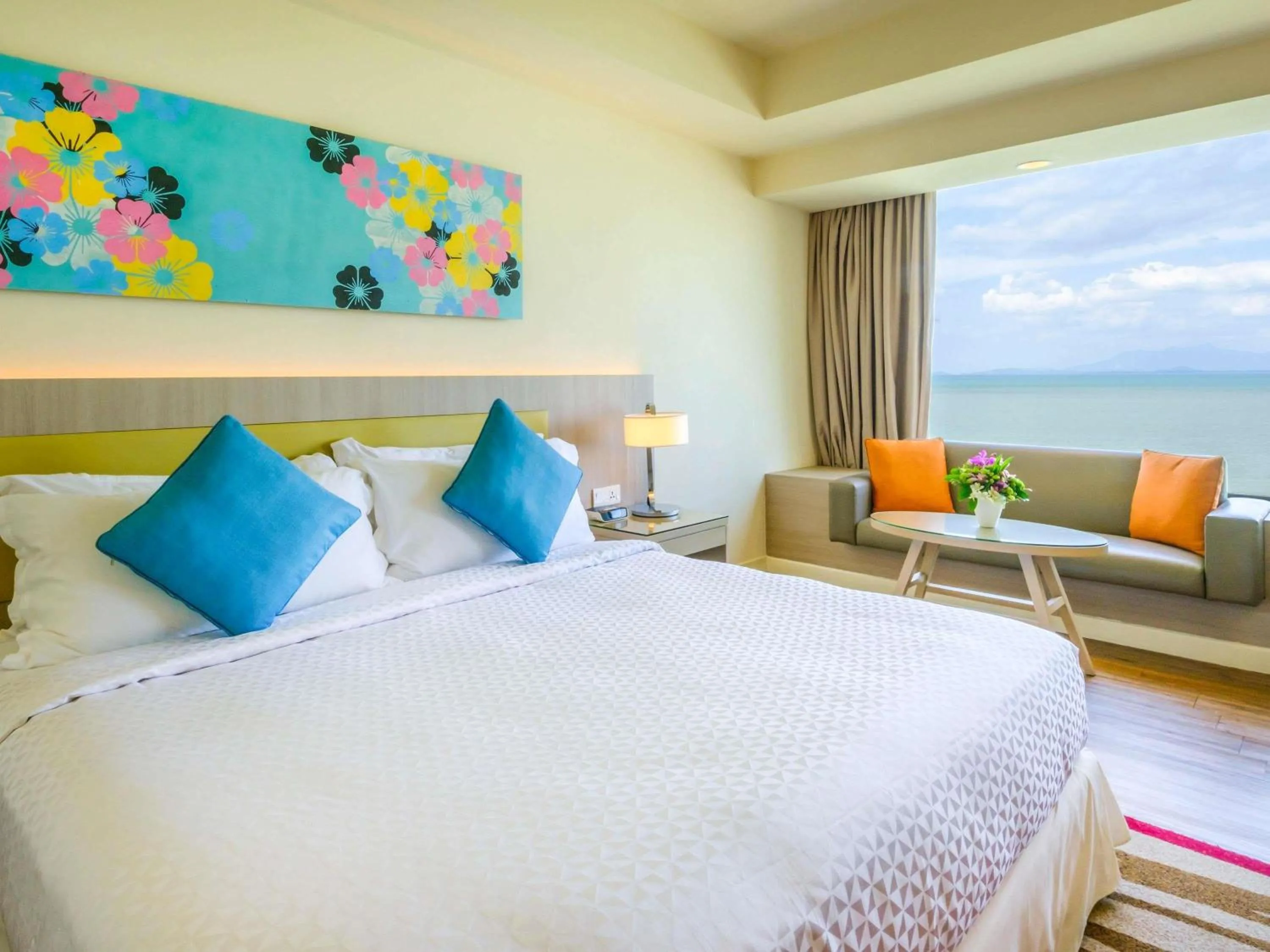 Property building, Bed in Mercure Penang Beach