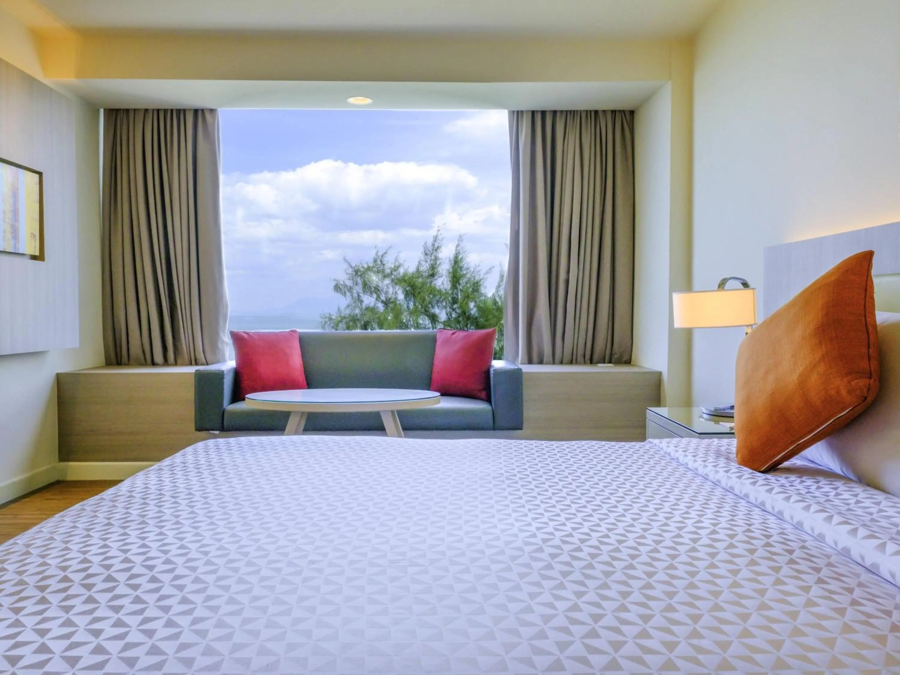 Bedroom, Bed in Mercure Penang Beach