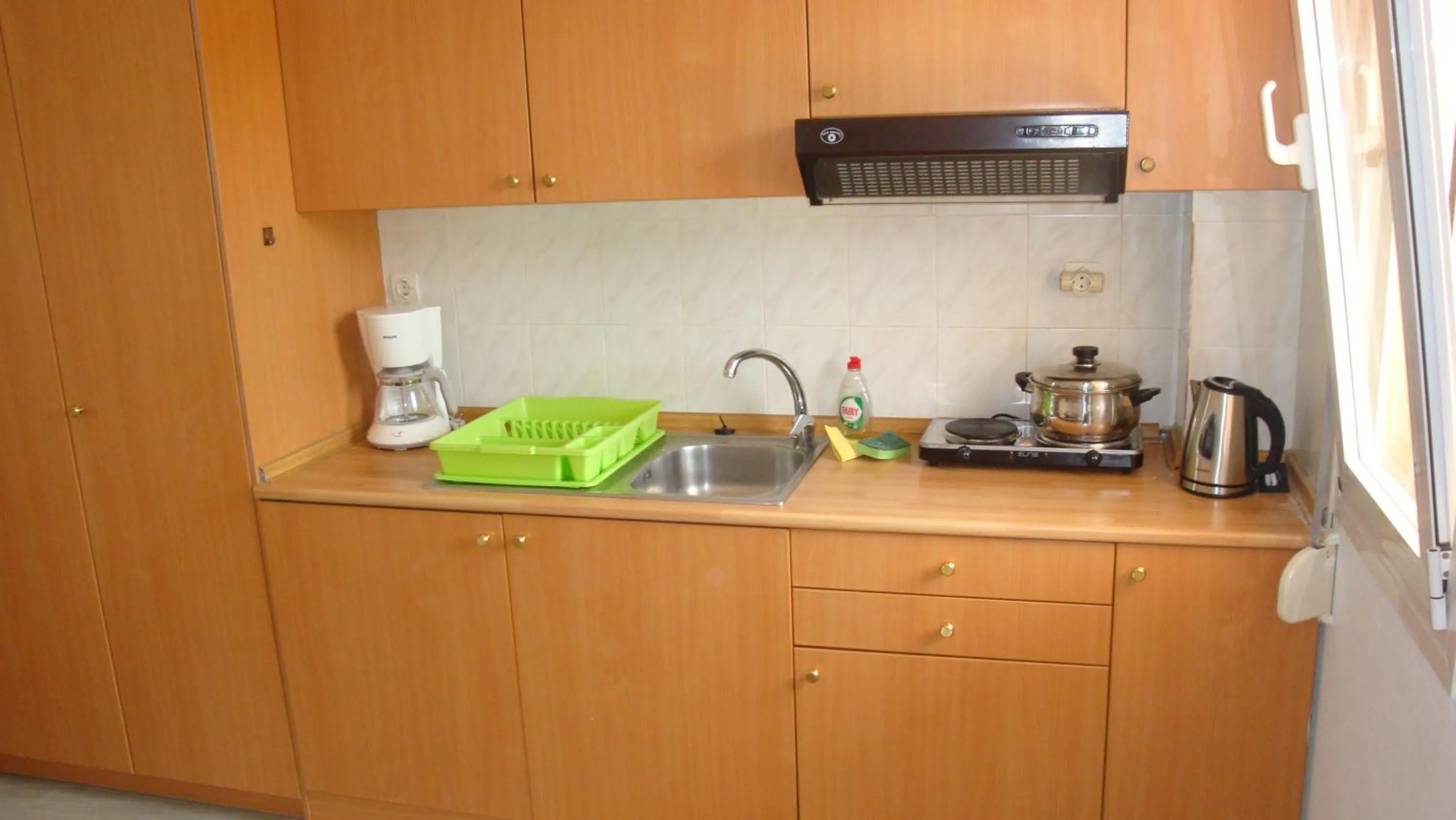 Coffee/tea facilities in Calamon Apartments