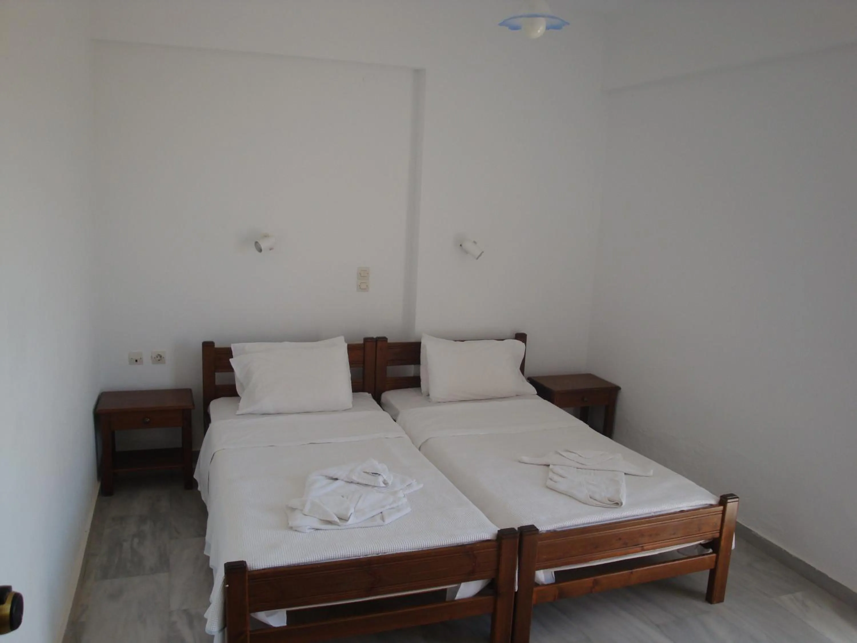 Bedroom, Bed in Calamon Apartments