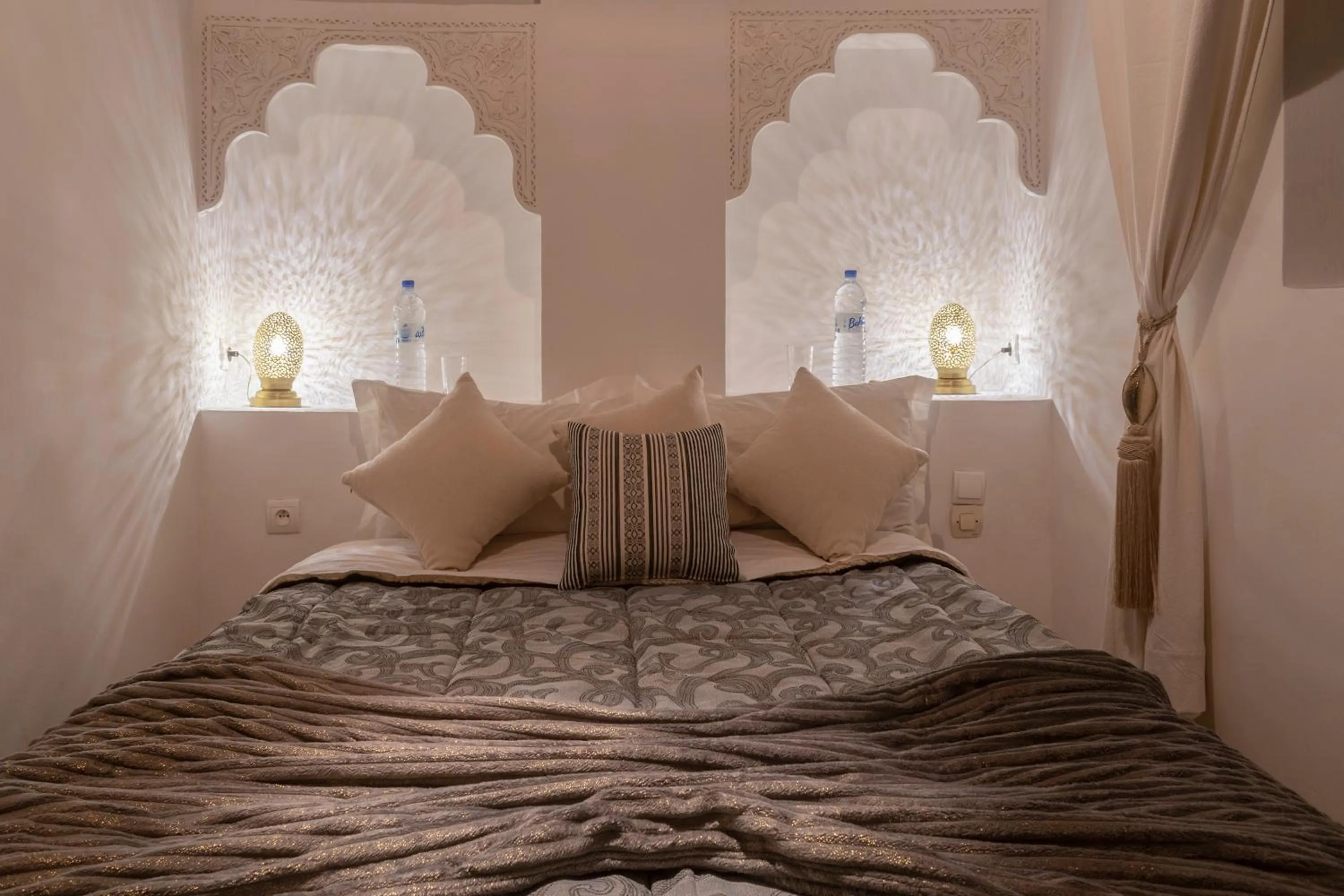 Bed in Riad dar El Arsa Rooftop & jacuzzi