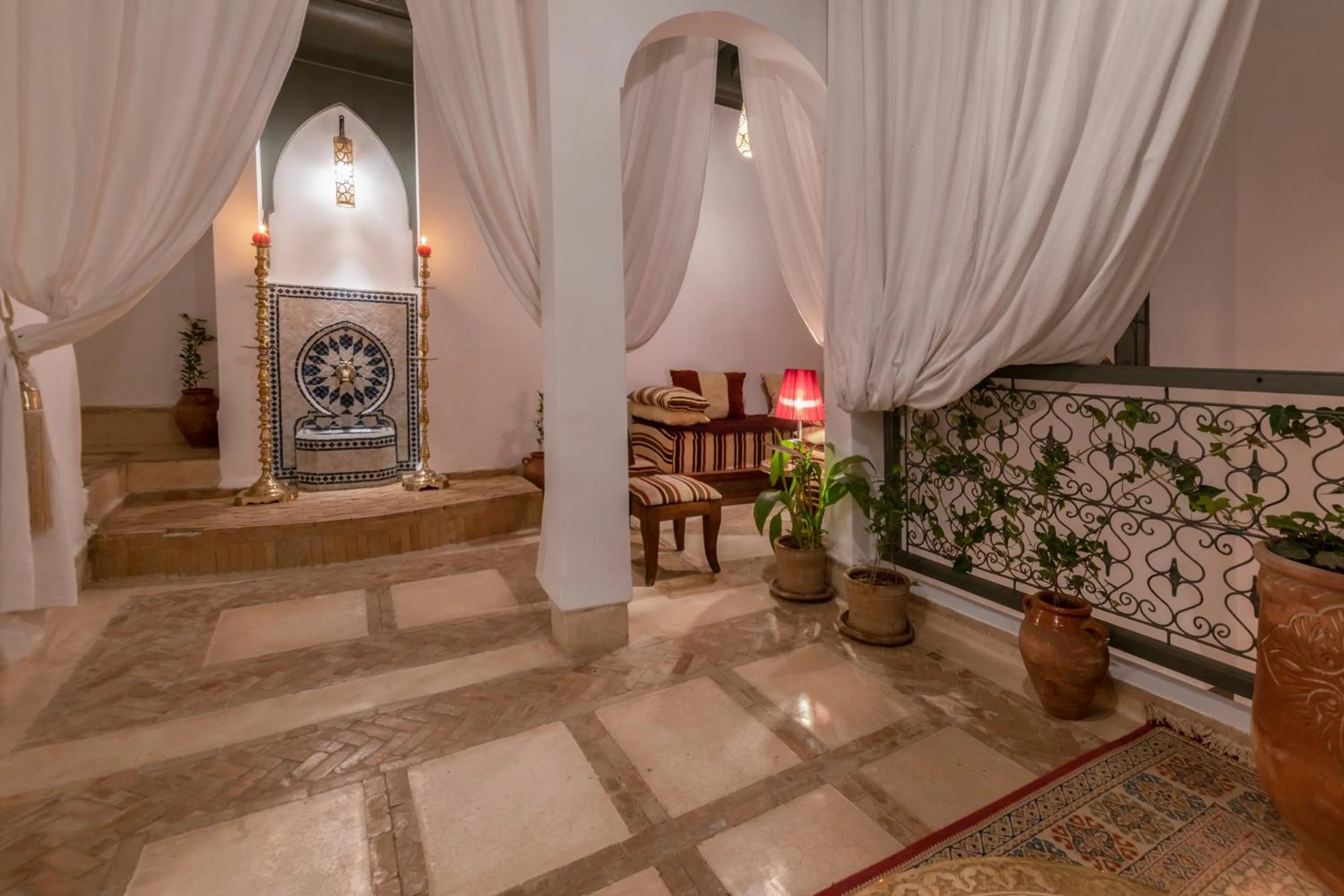 Lobby or reception in Riad dar El Arsa Rooftop & jacuzzi