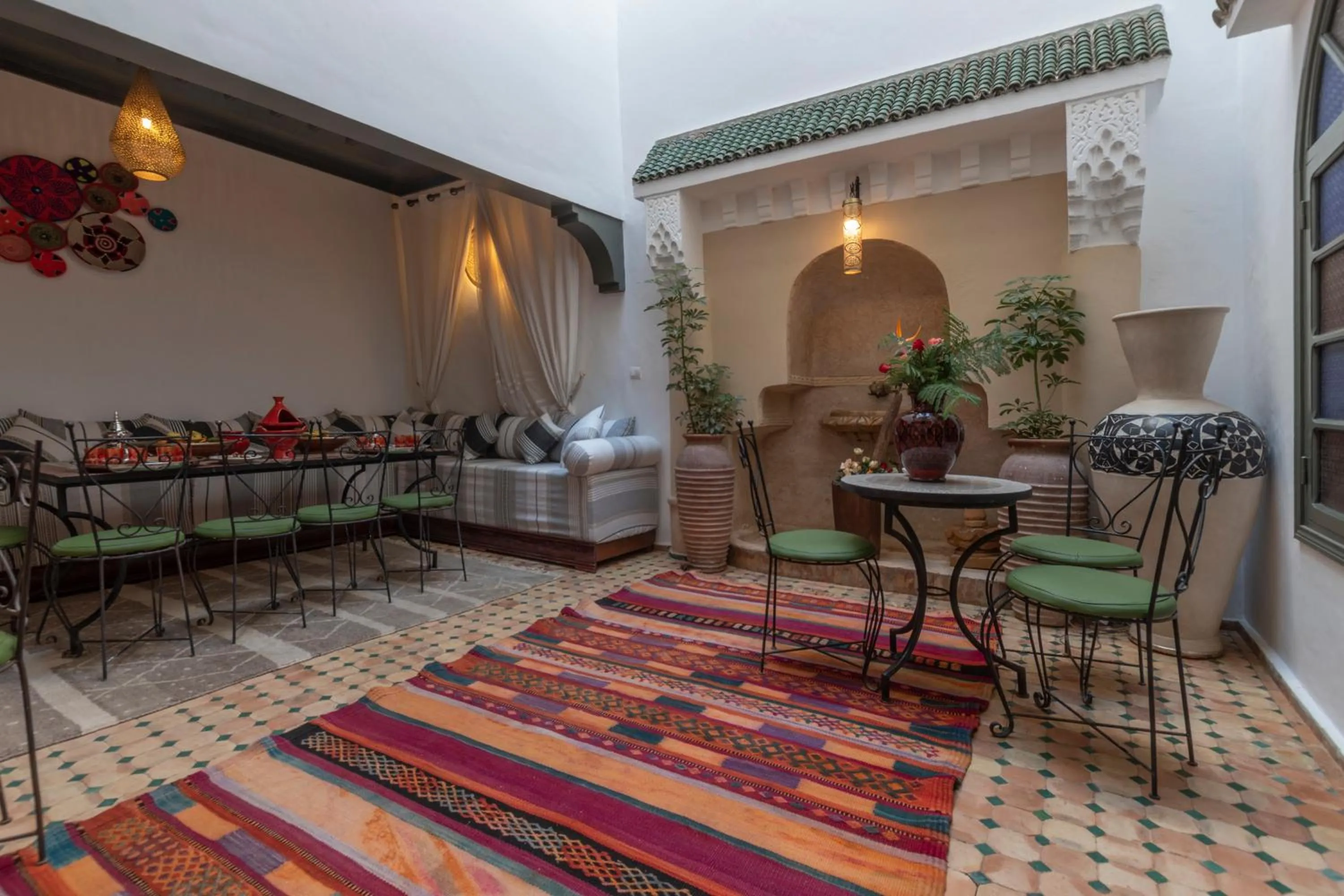 Living room in Riad dar El Arsa Rooftop & jacuzzi