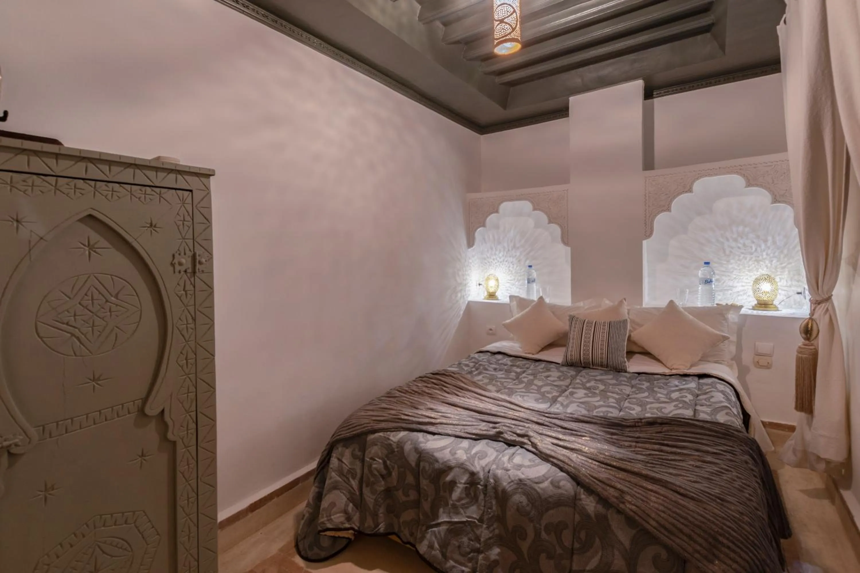 Bed in Riad dar El Arsa Rooftop & jacuzzi