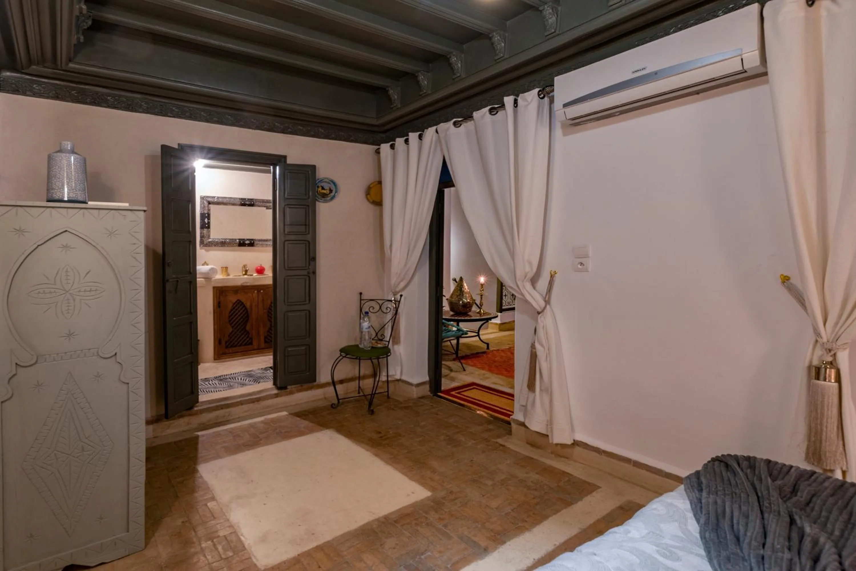 Photo of the whole room, Bed in Riad dar El Arsa Rooftop & jacuzzi