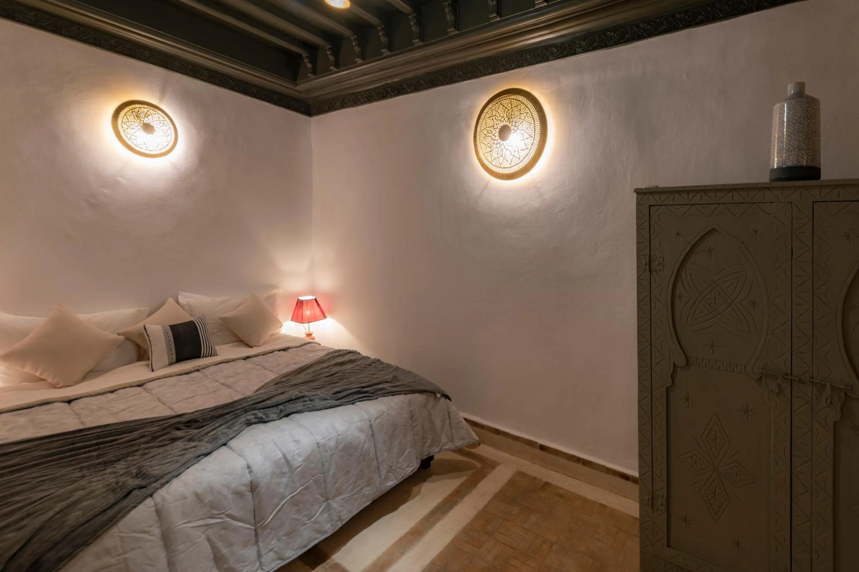 Photo of the whole room, Bed in Riad dar El Arsa Rooftop & jacuzzi