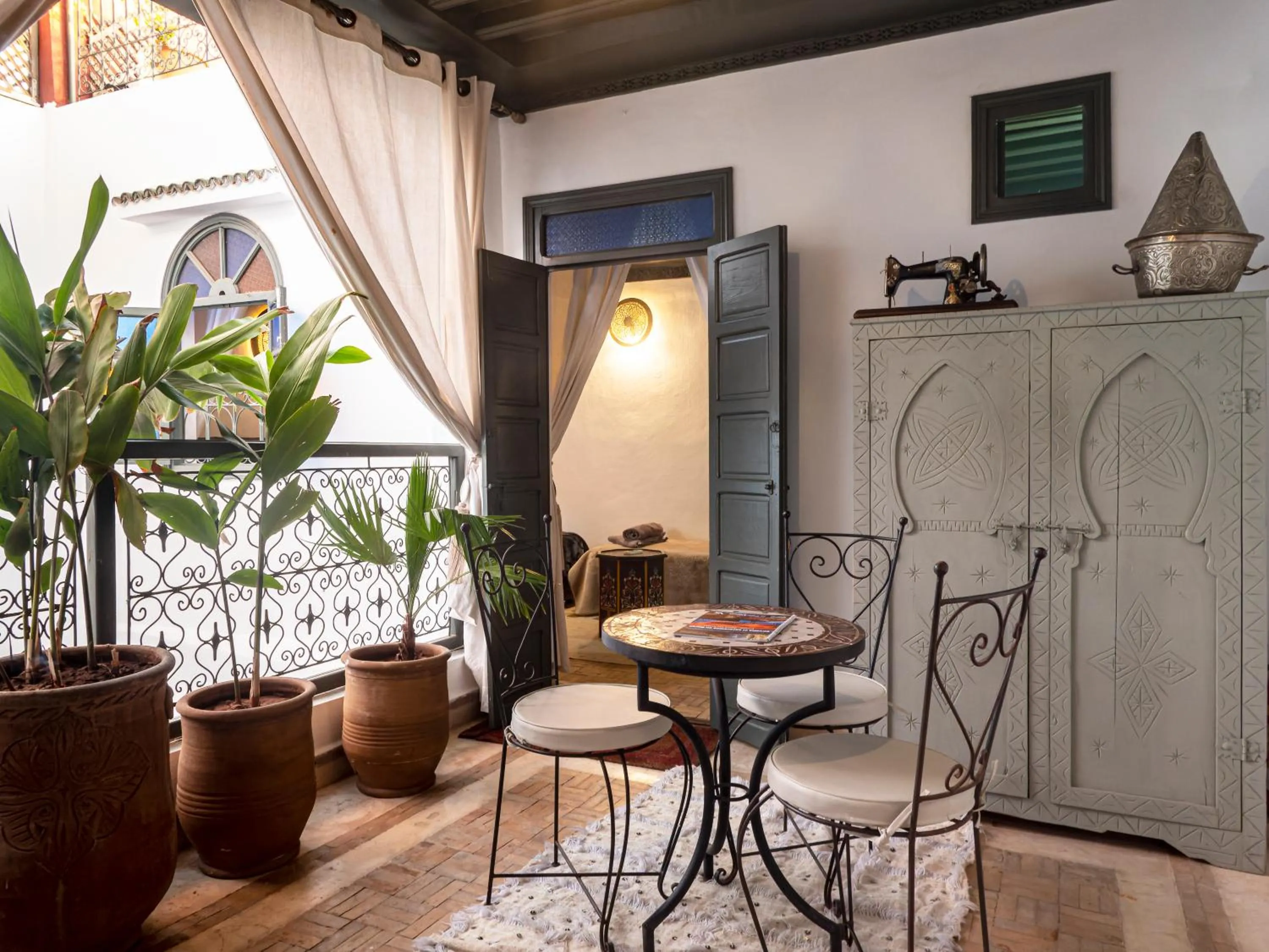 Living room in Riad dar El Arsa Rooftop & jacuzzi