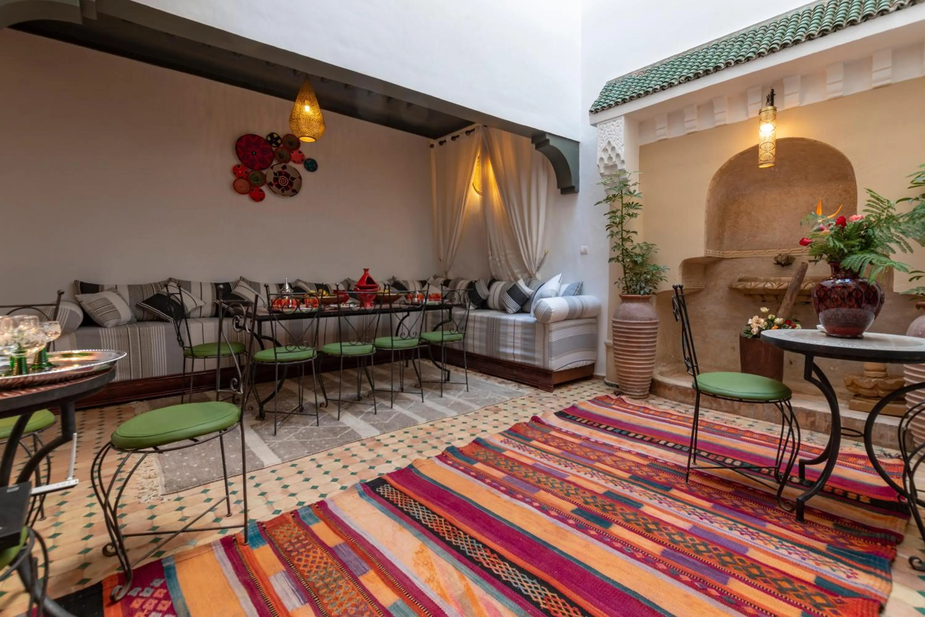 Restaurant/places to eat in Riad dar El Arsa Rooftop & jacuzzi