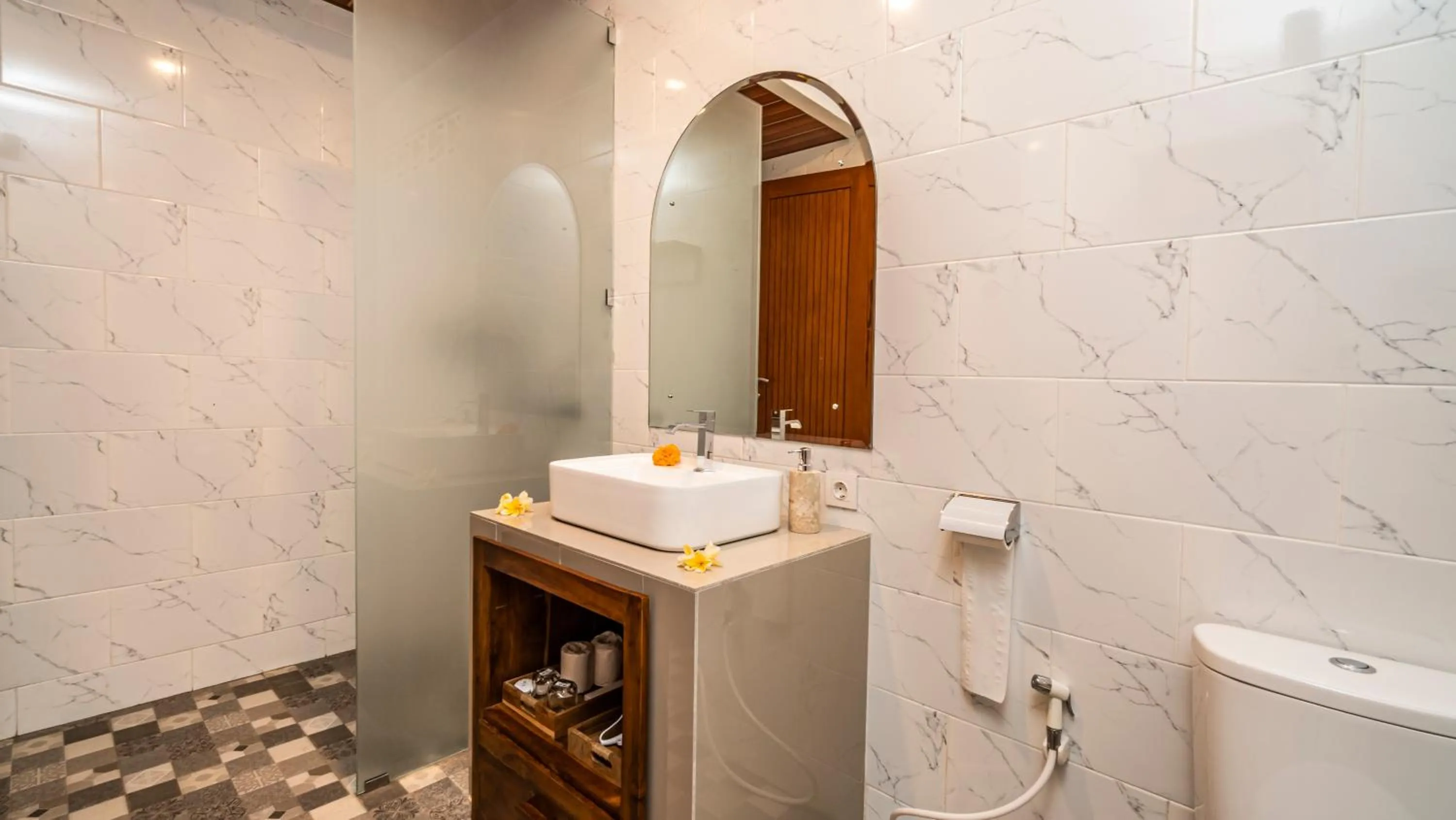 Shower in Putih DCarik Ubud