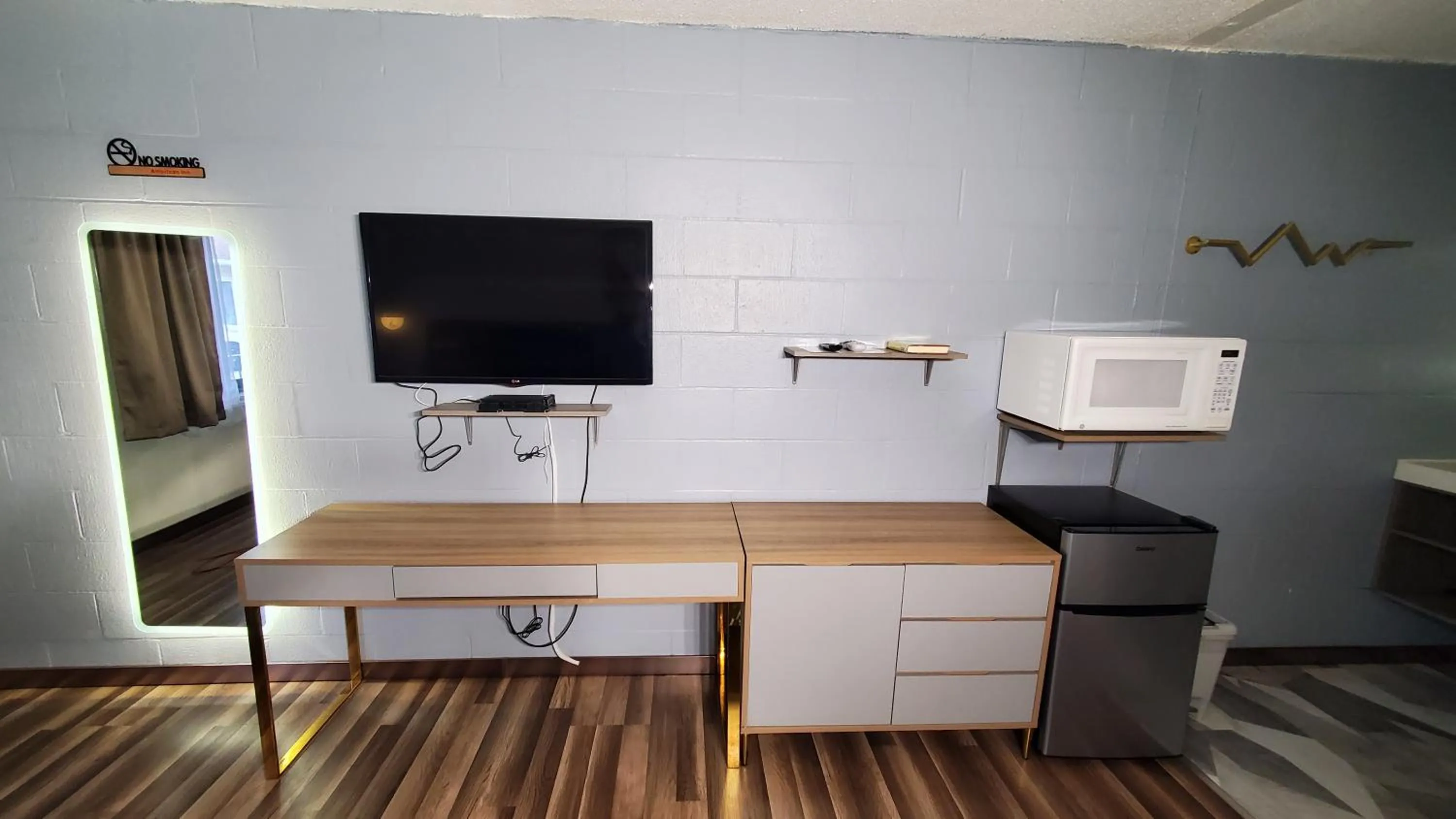 TV and multimedia in American Inn