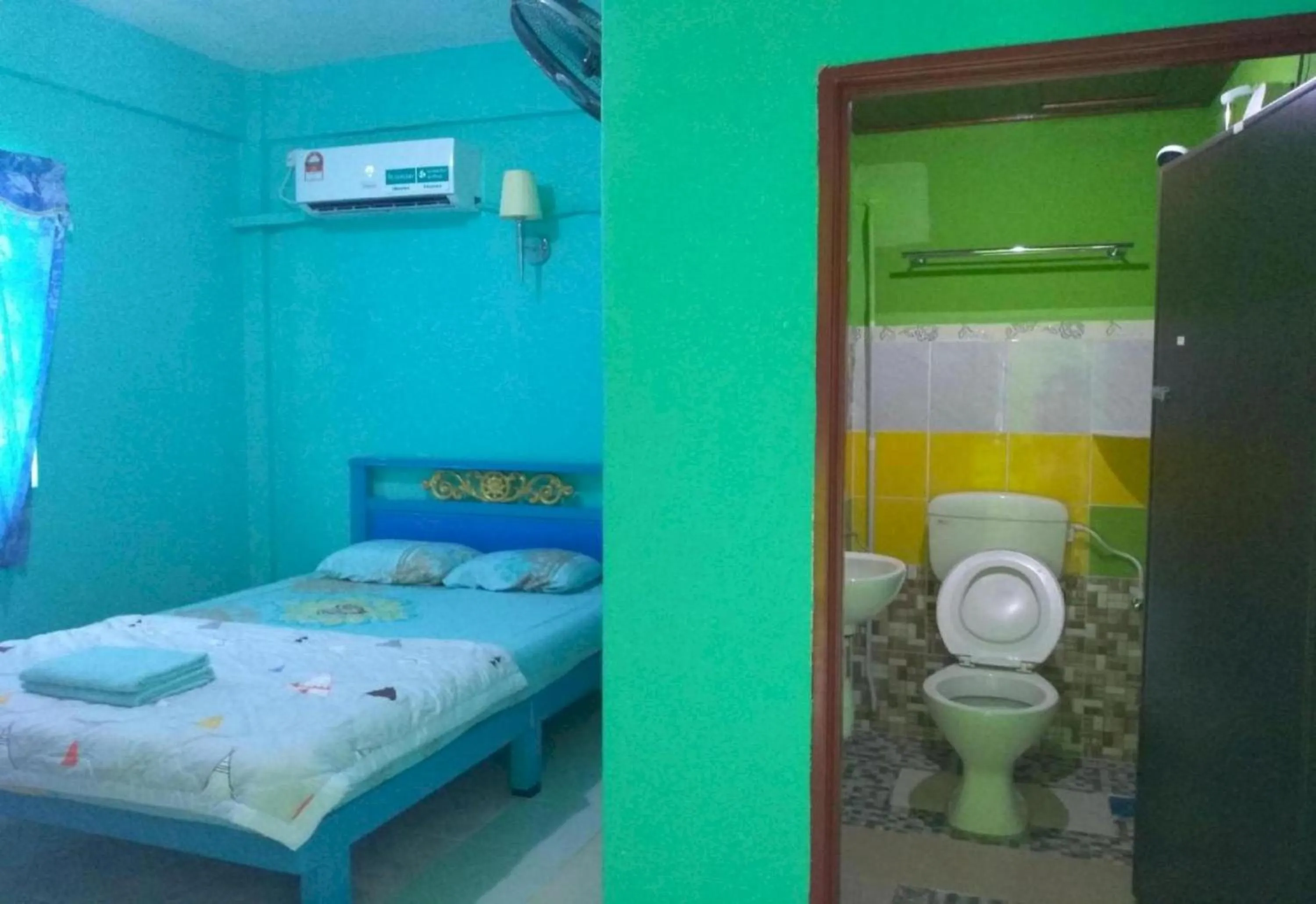 Bathroom, Bed in Hotel O Villa Thai