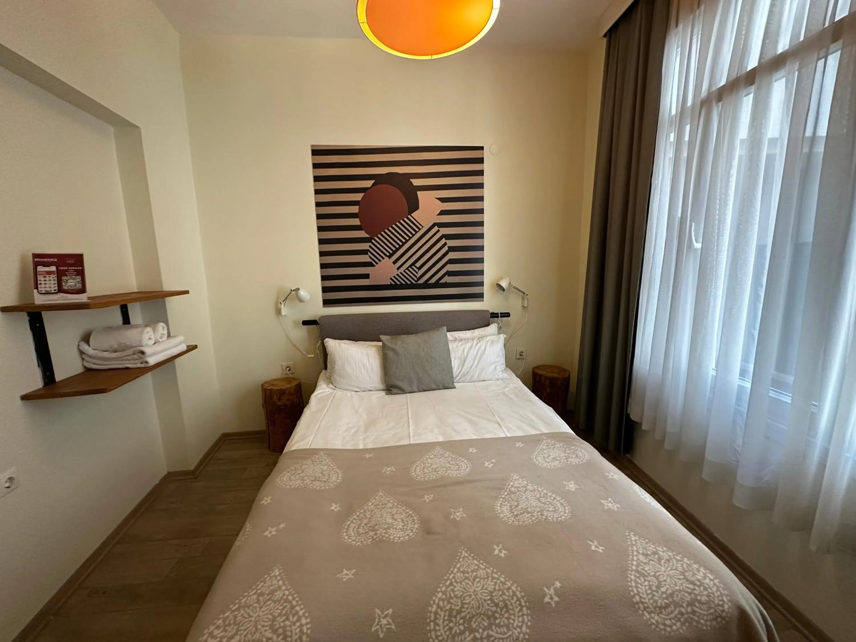 Photo of the whole room, Bed in Rumours Inn