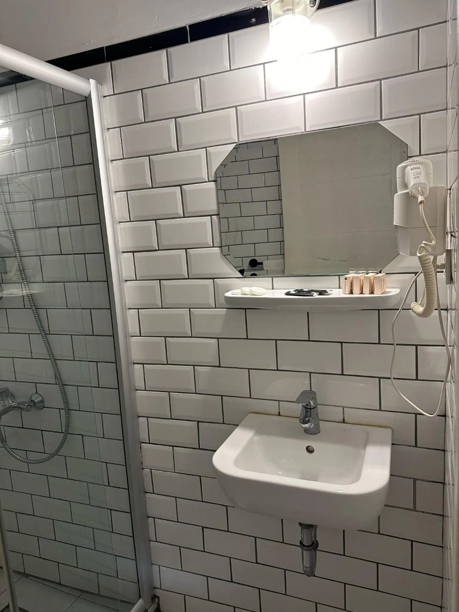 Toilet in Rumours Inn