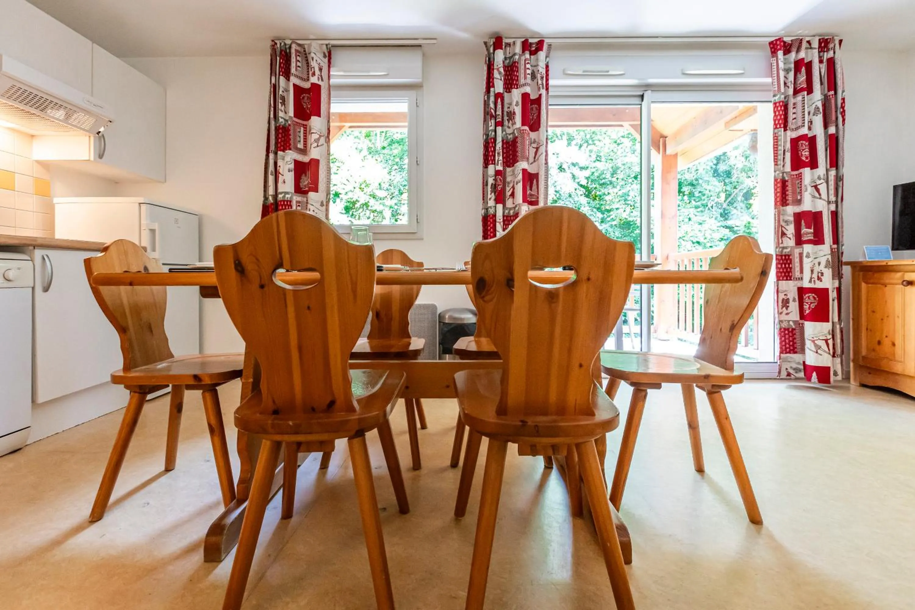 Dining area in Résidence Odalys Soleil d'Aure