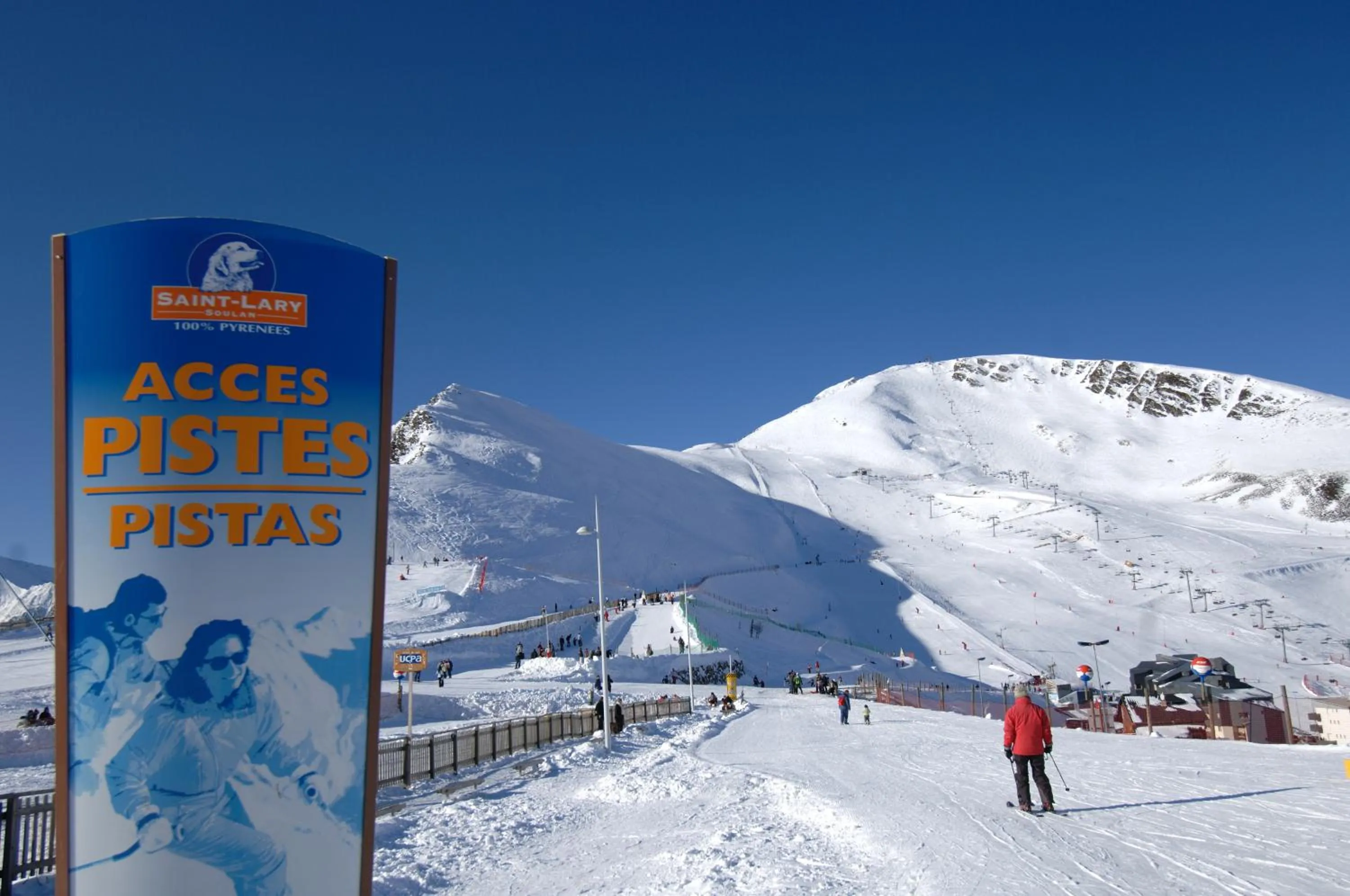 Facade/entrance in Résidence Odalys Soleil d'Aure