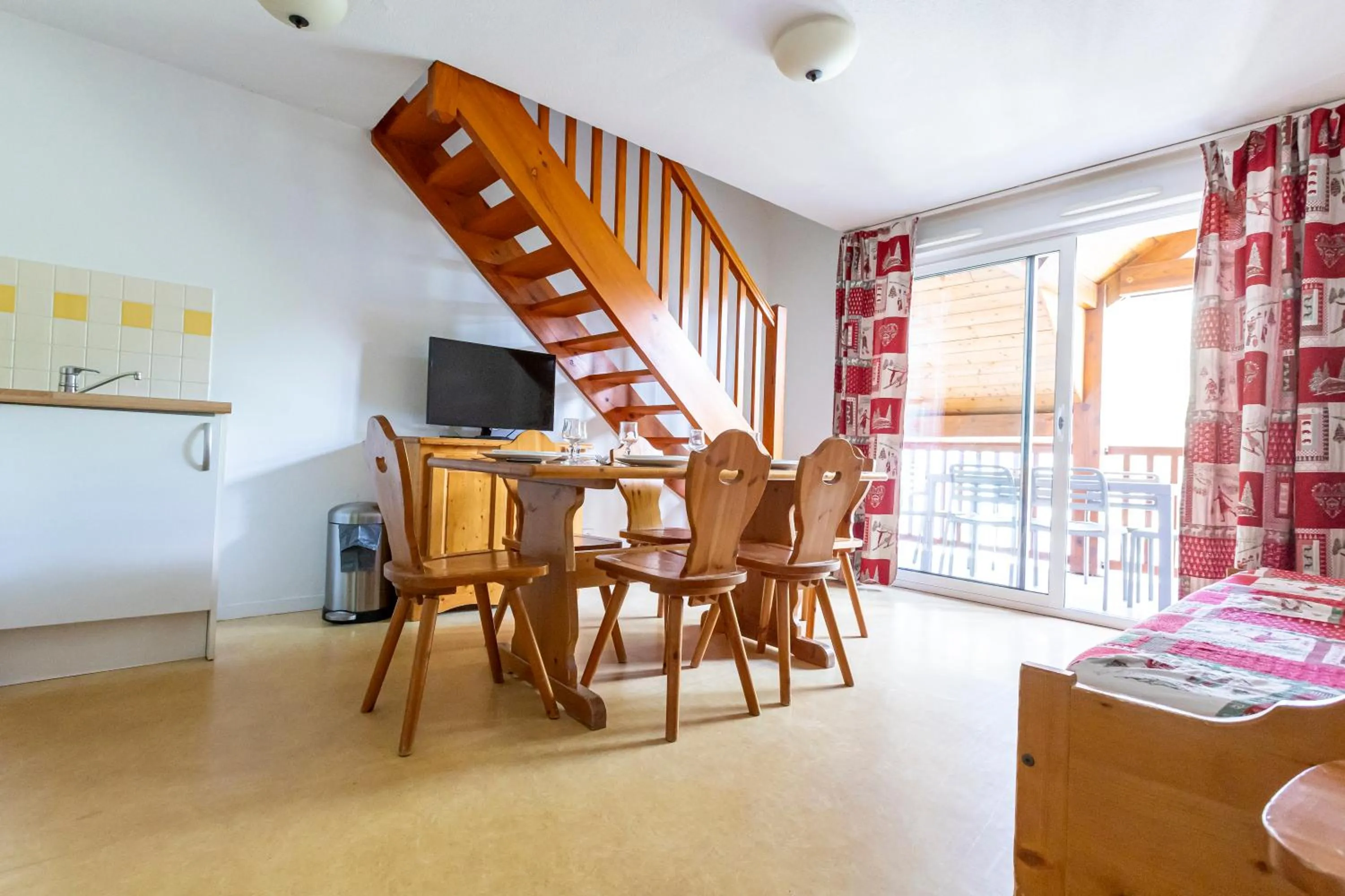 Dining area in Résidence Odalys Soleil d'Aure