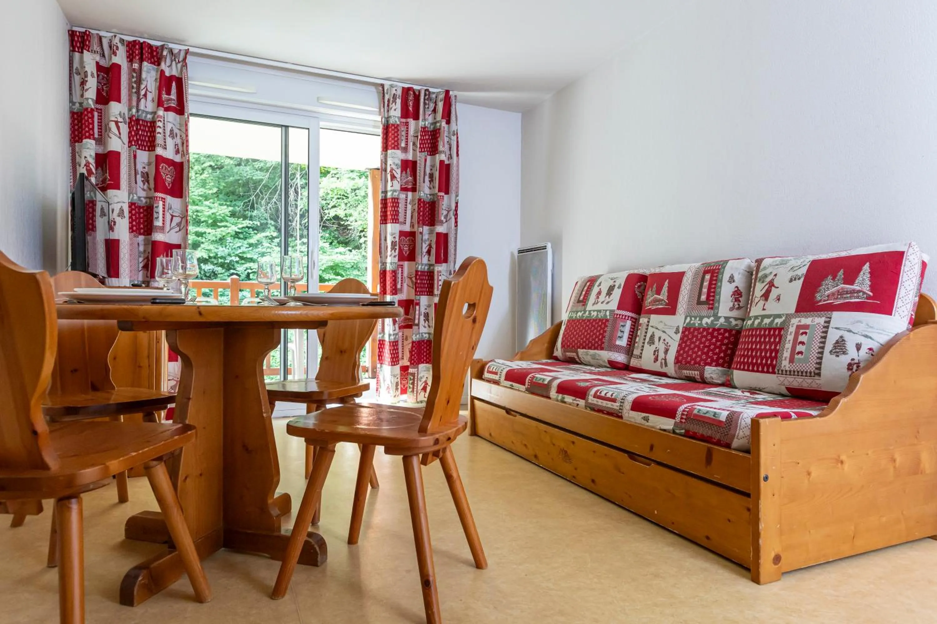 Dining area in Résidence Odalys Soleil d'Aure