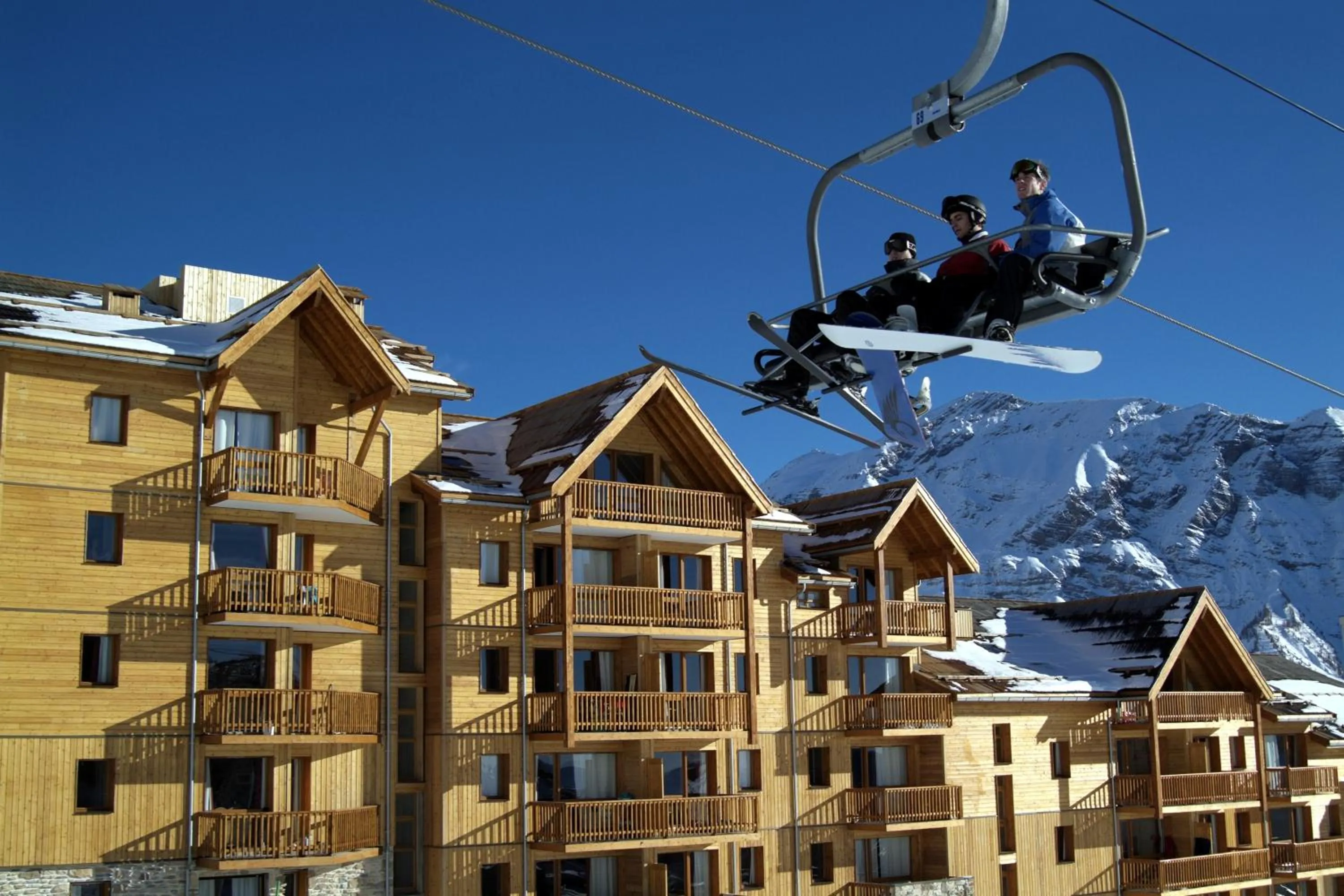 Facade/entrance in Résidence Odalys Rochebrune Le Vallon