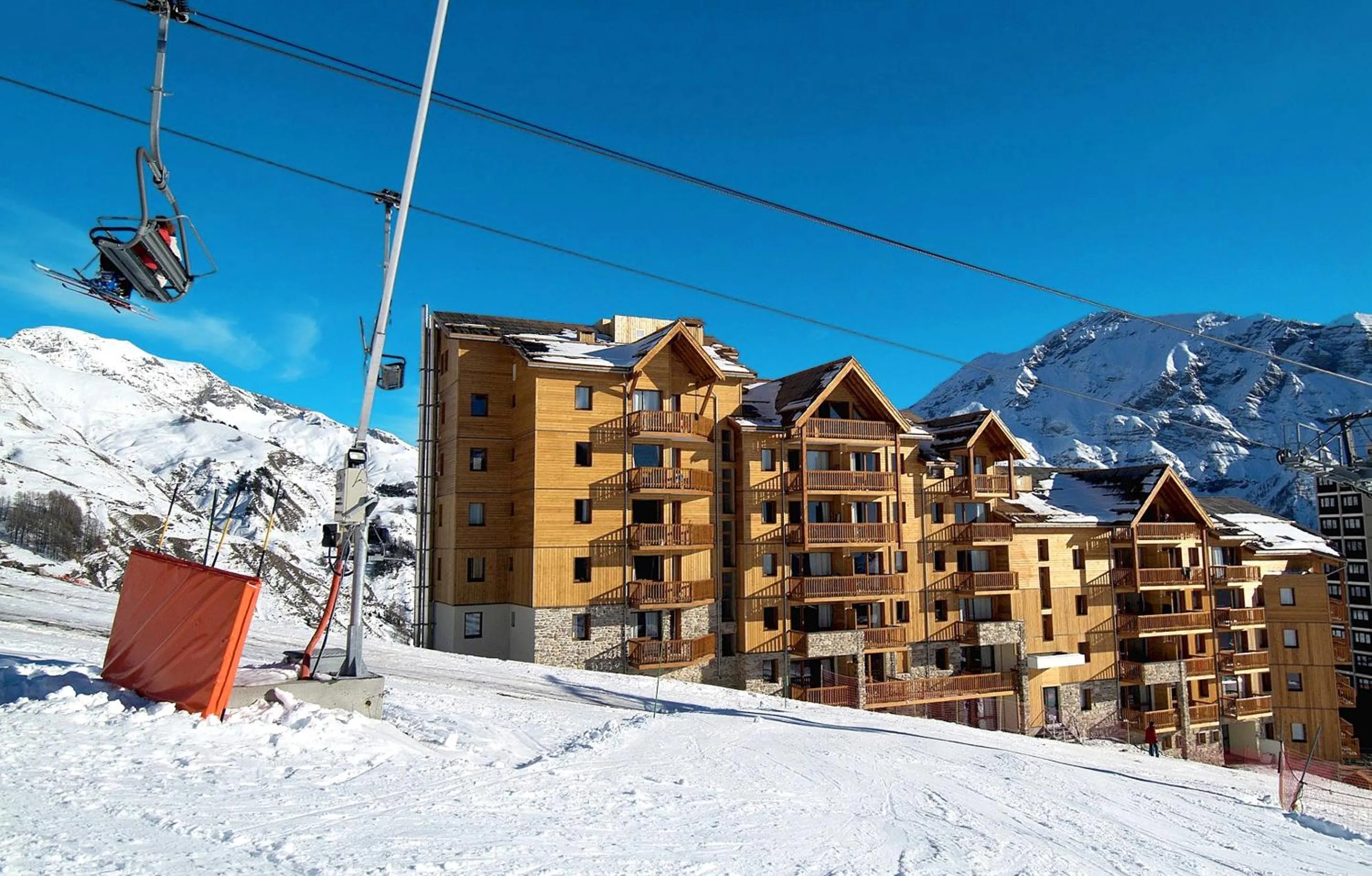 Property building in Résidence Odalys Rochebrune Le Vallon