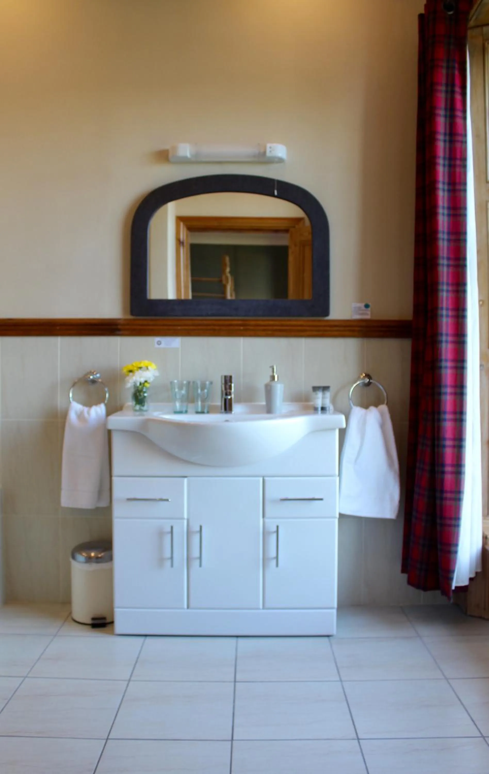 Bathroom in Royal Valentia Hotel