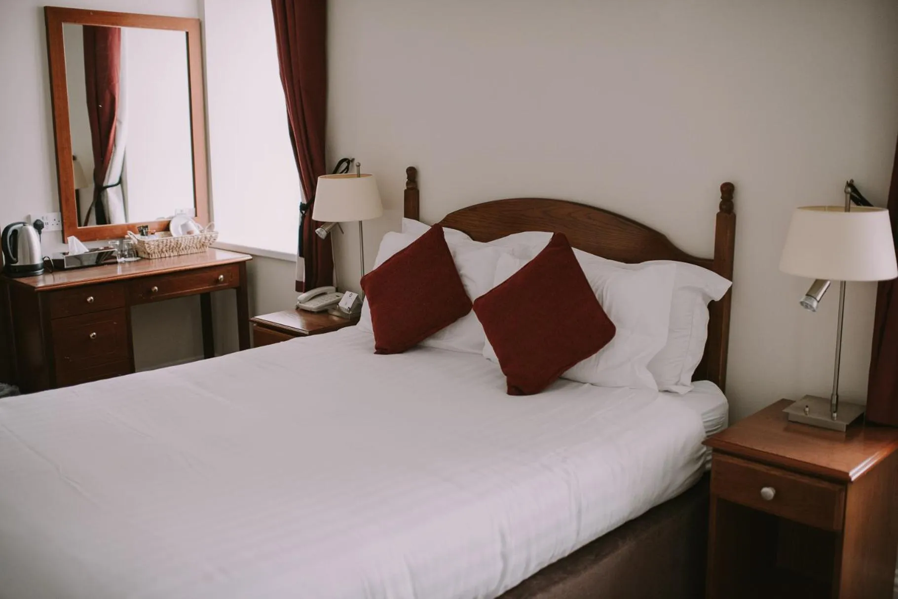 Photo of the whole room, Bed in Royal Valentia Hotel