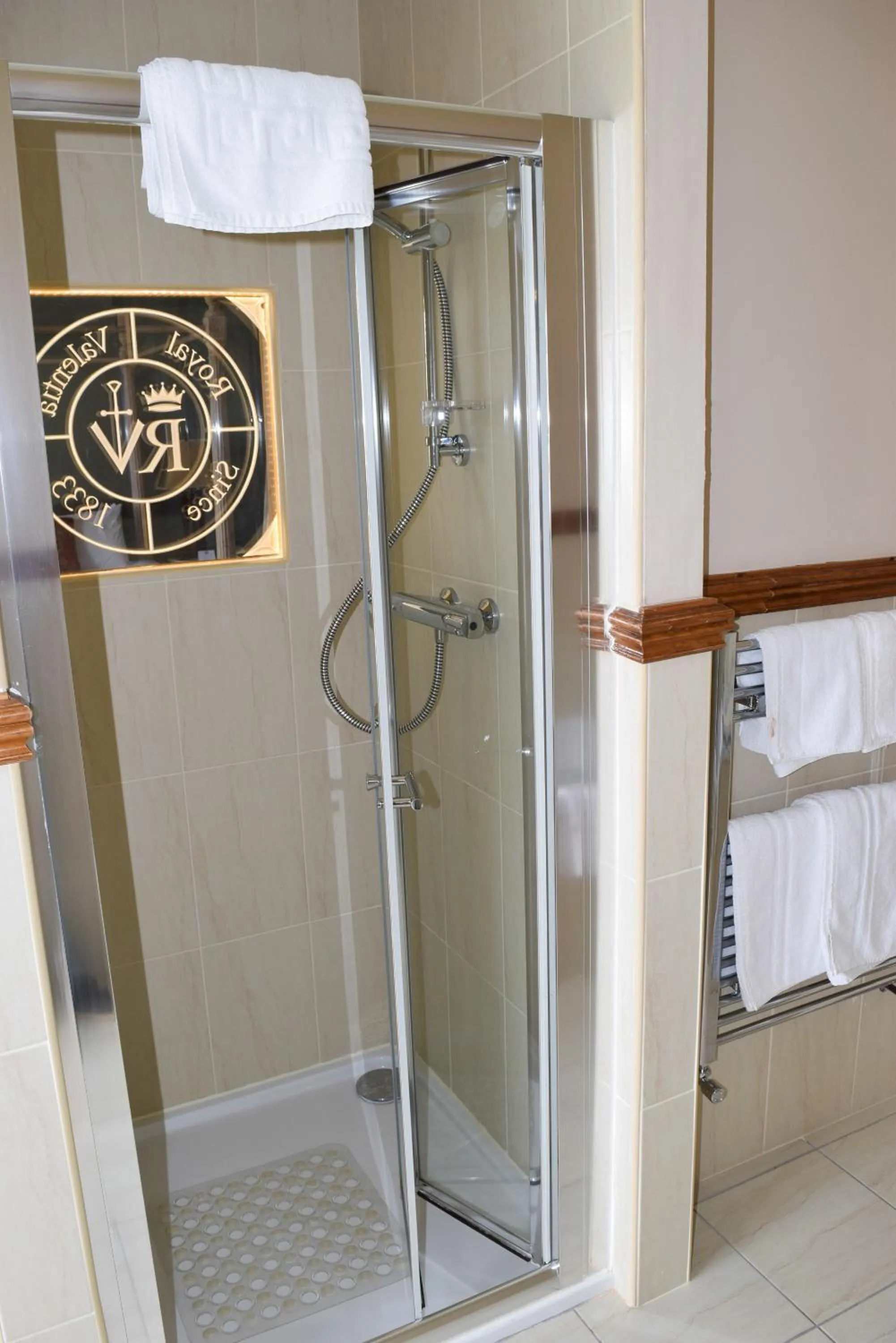 Bathroom in Royal Valentia Hotel