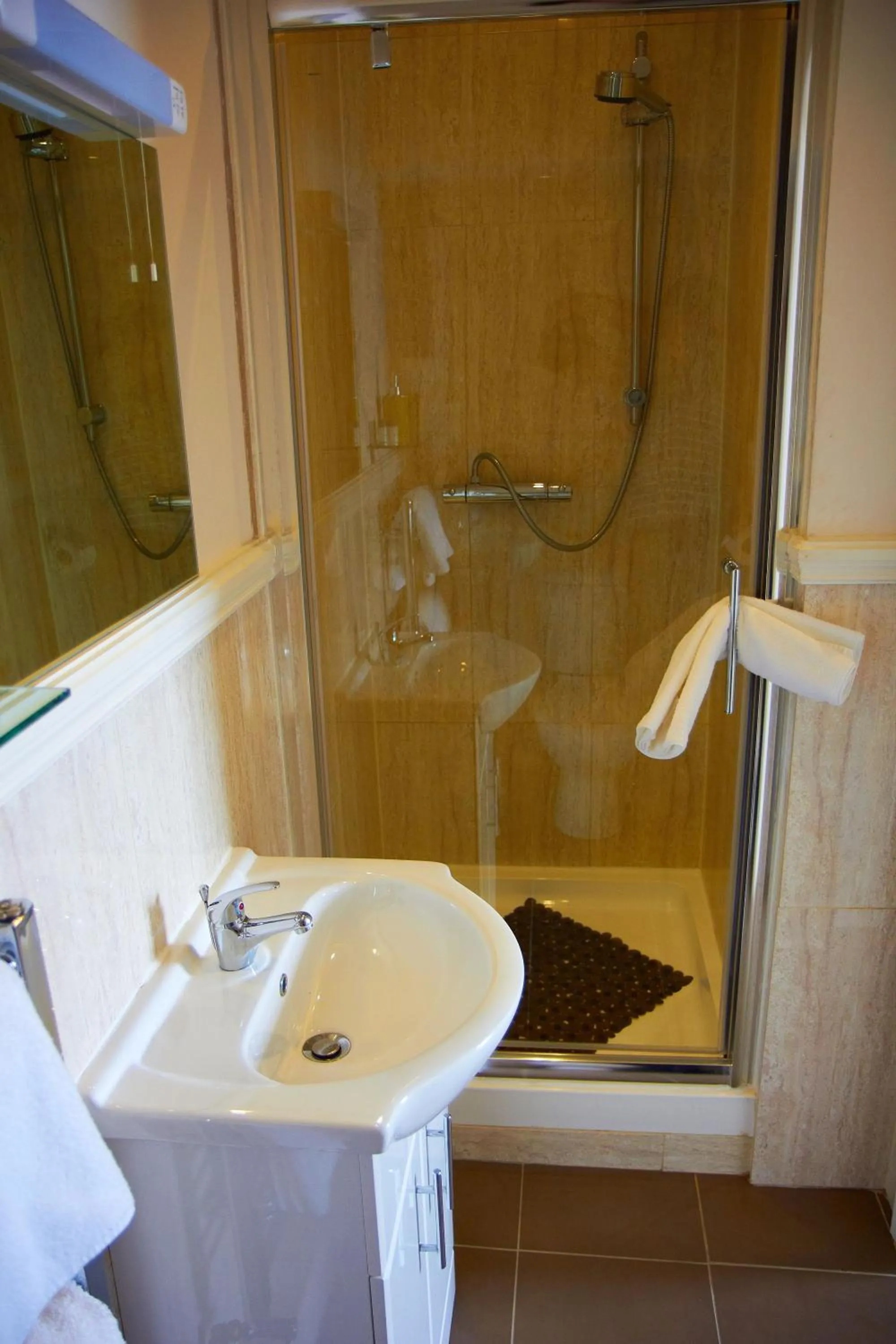 Shower in Royal Valentia Hotel