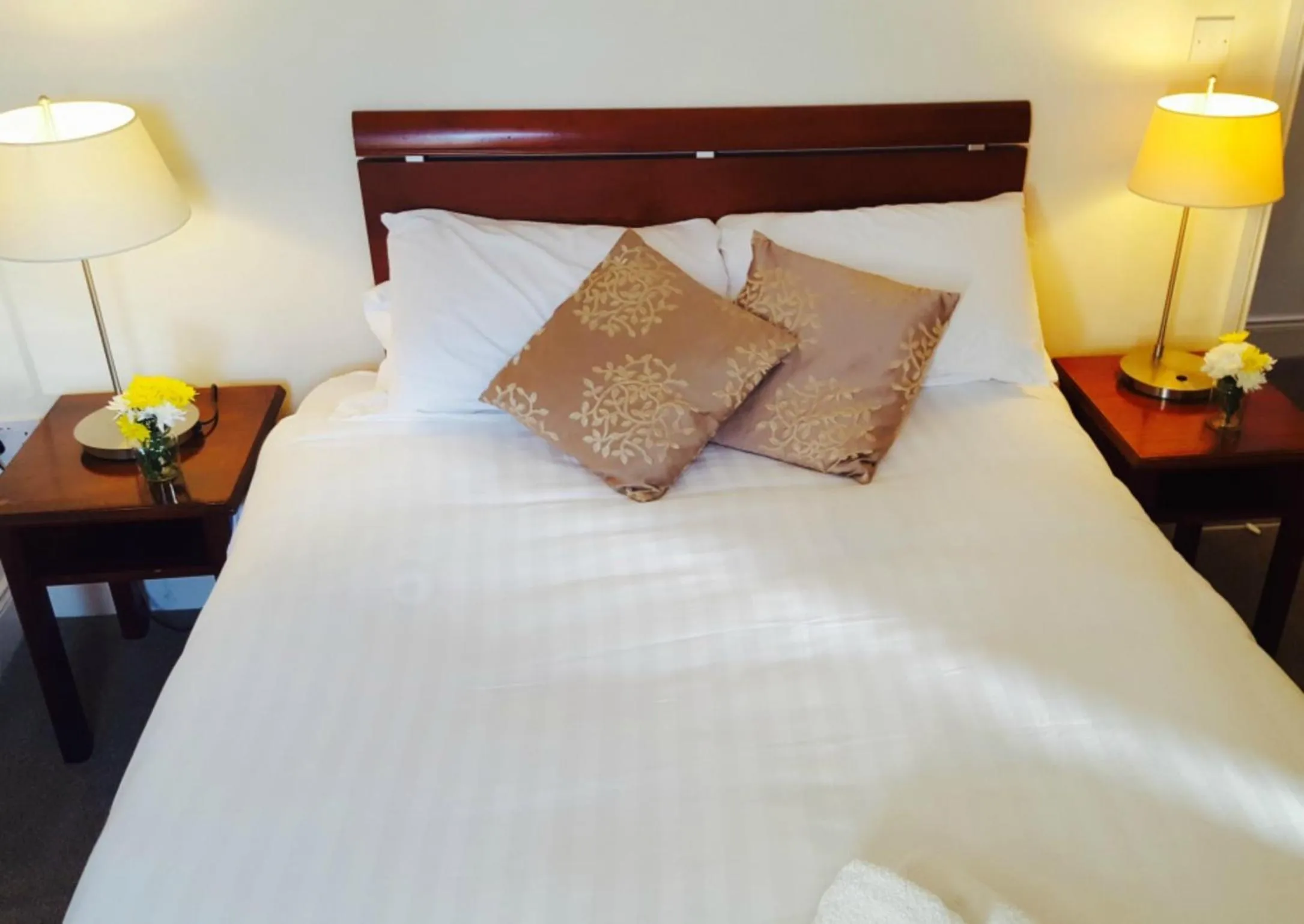 Bed in Royal Valentia Hotel