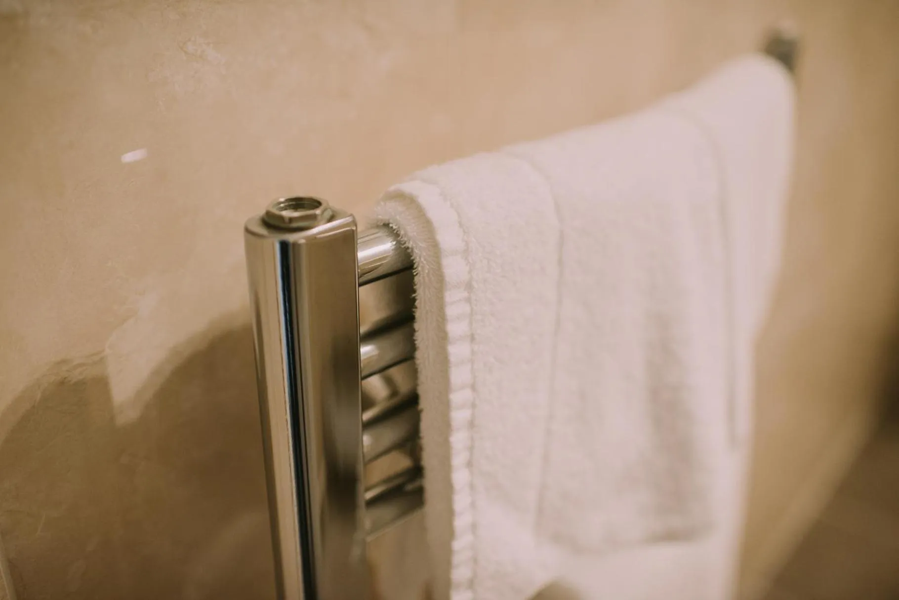 Bathroom, Bed in Royal Valentia Hotel