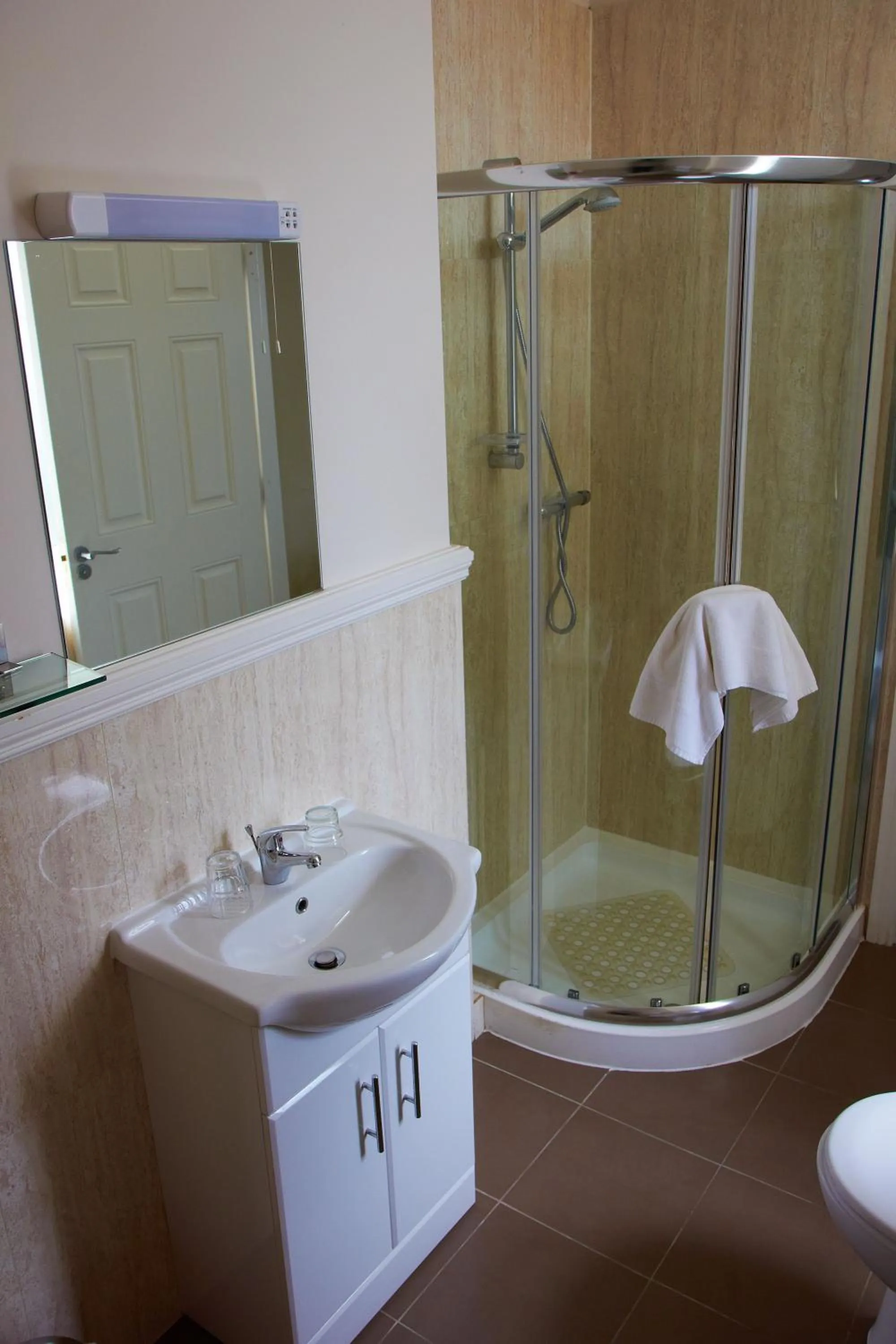 Bathroom in Royal Valentia Hotel