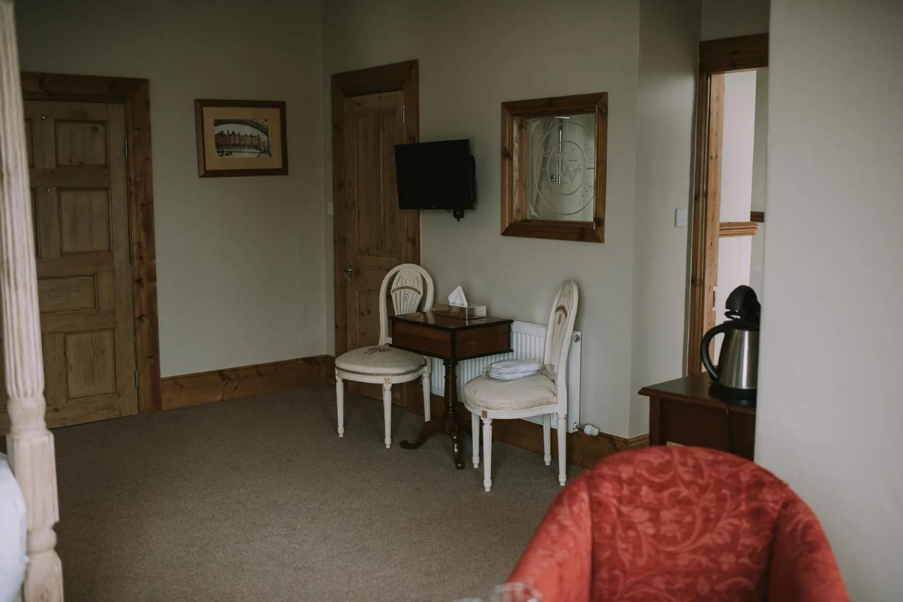 Photo of the whole room in Royal Valentia Hotel