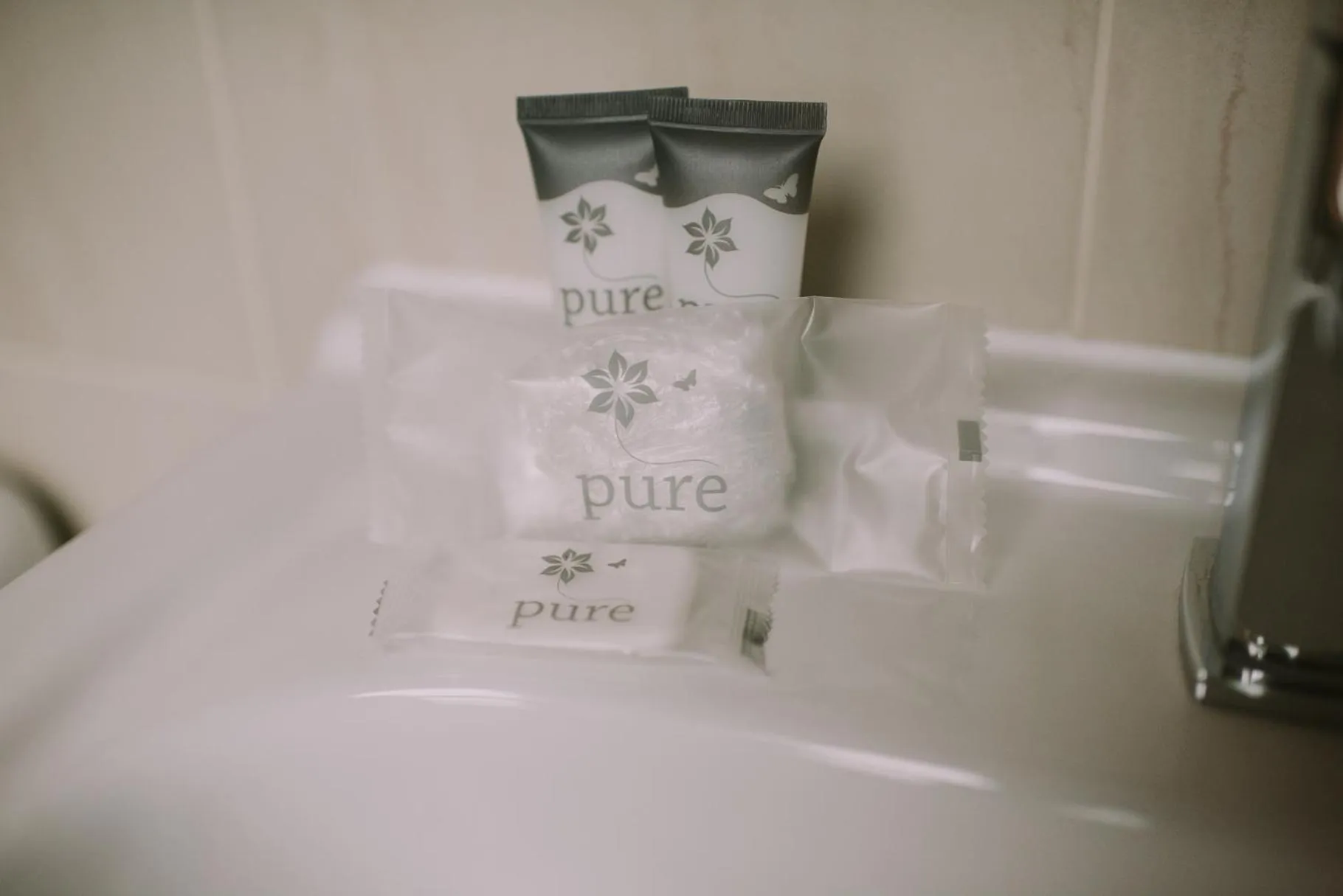 Bathroom in Royal Valentia Hotel