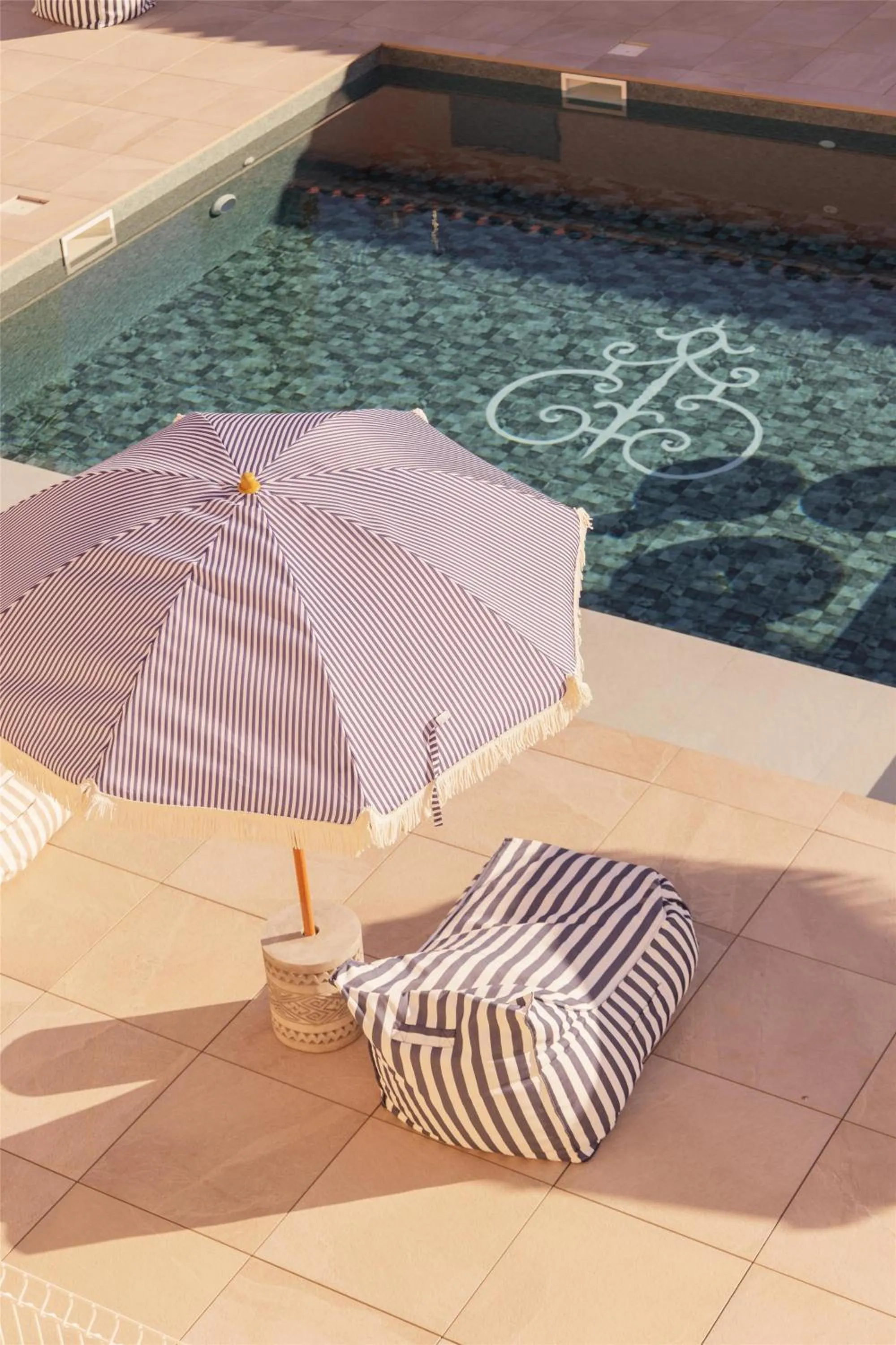 Pool view in Best Western Plus Le Canard sur le Toit